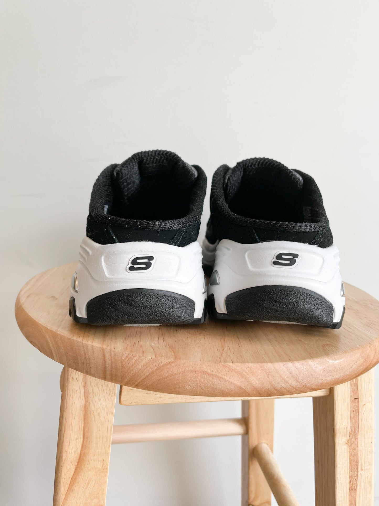 Sketchers Black D'Lites Slip On Sneaker Shoes NWT - Size 7.5
