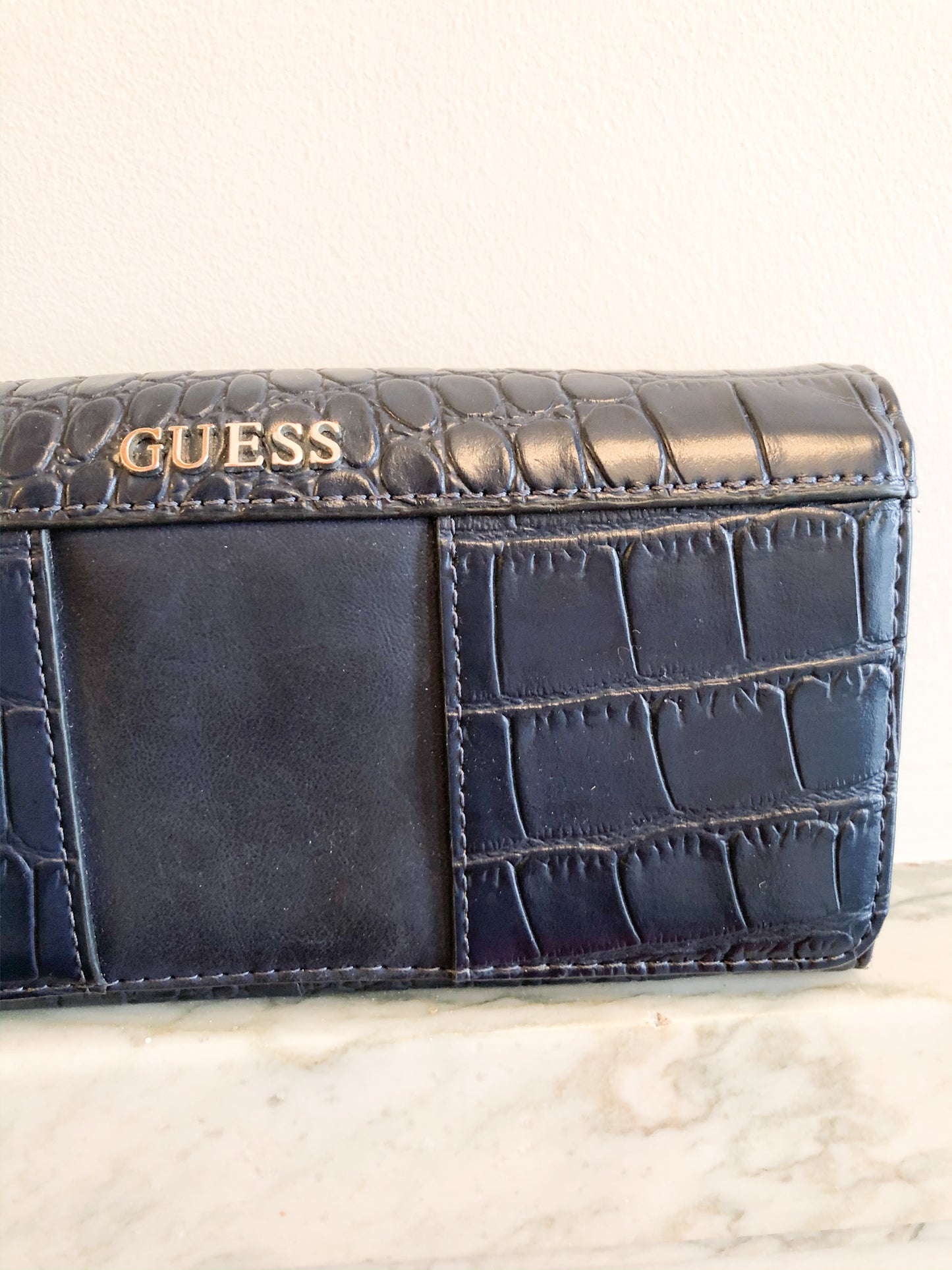 GUESS Navy Faux Croc Wallet - Le Prix Fashion & Consulting