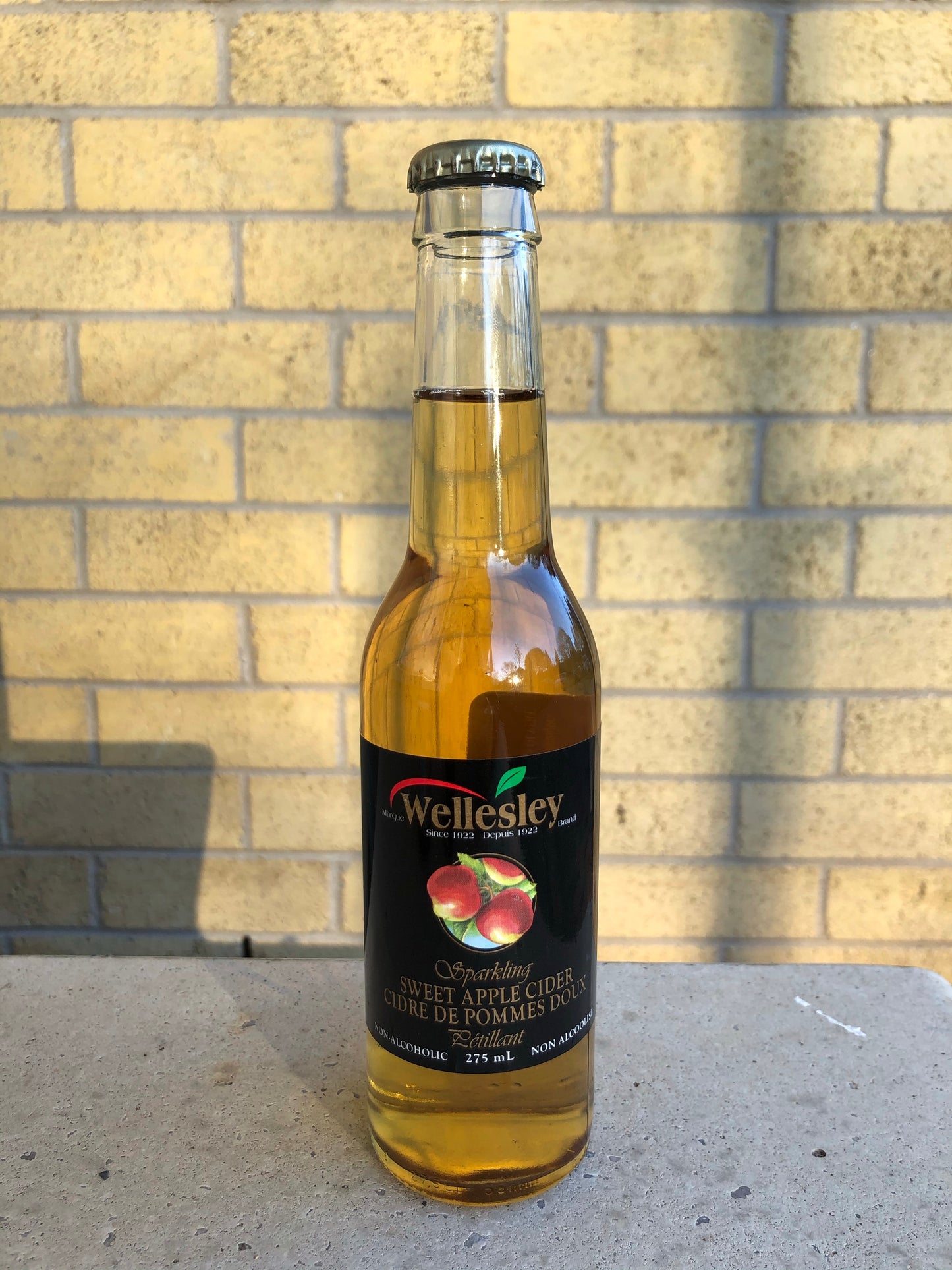 Wellesley Sparkling Non-Alcoholic Sweet Apple Cider 275ml - No Added Sugar & Preservative Free