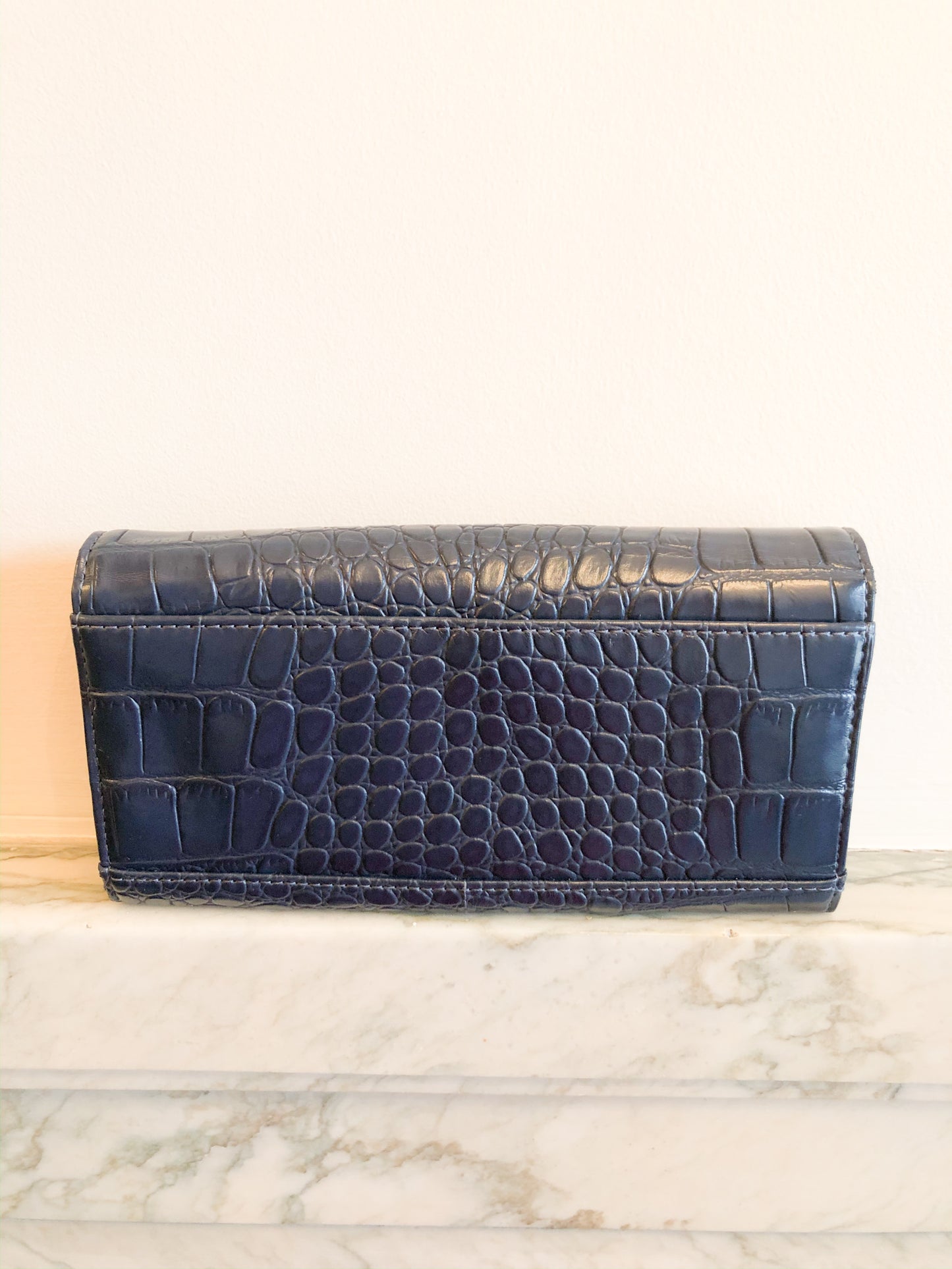 GUESS Navy Faux Croc Wallet - Le Prix Fashion & Consulting