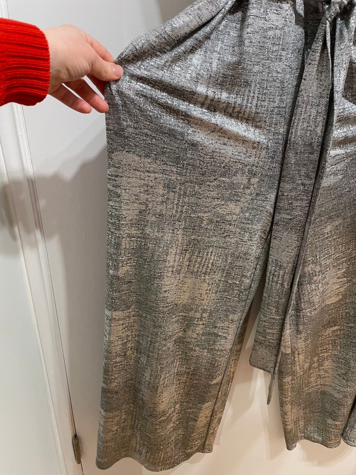 Vince Camuto Silver Metallic Sleeveless Jumpsuit with Tie Waist – Size 2