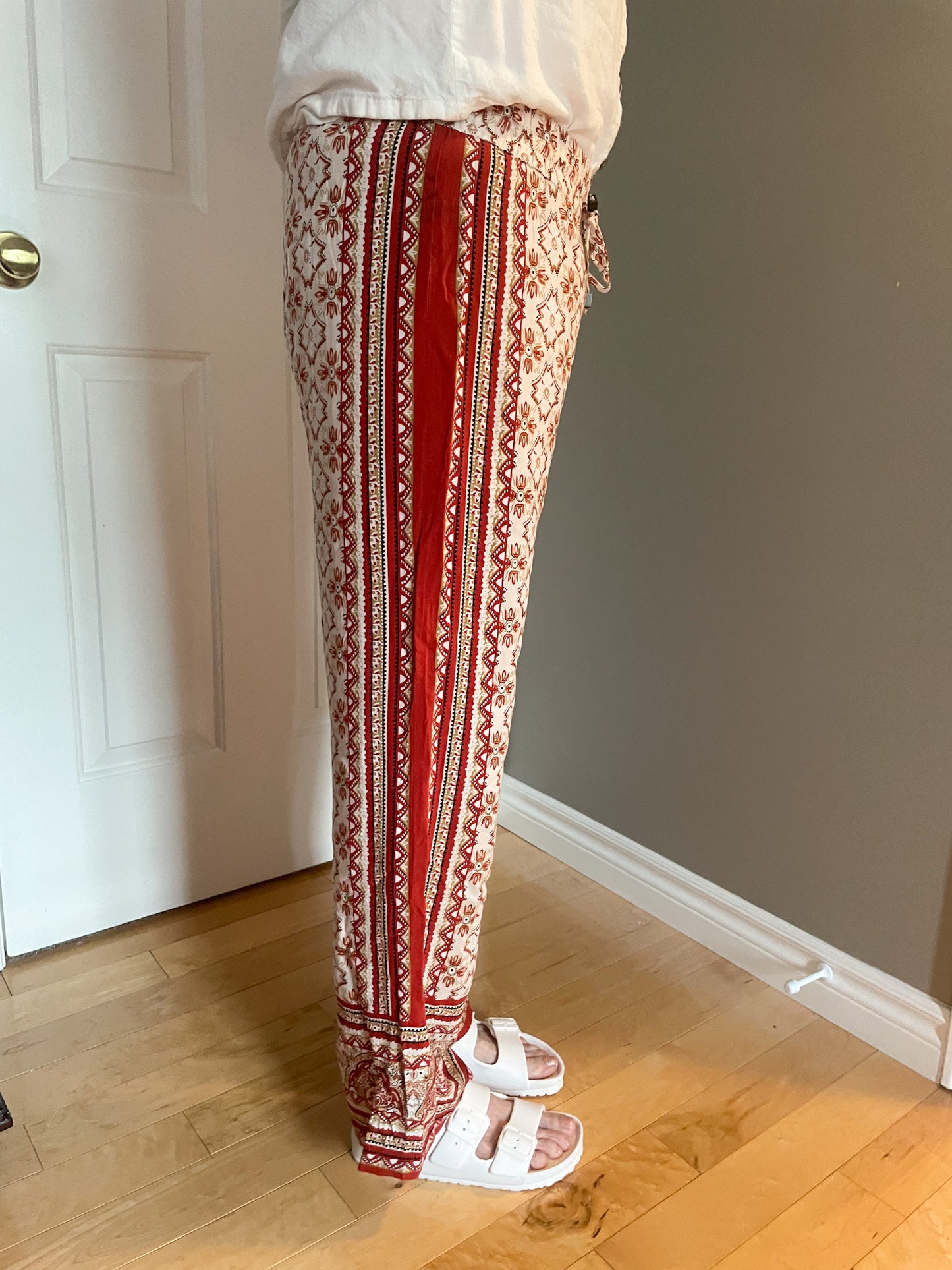 Lucy & Laurel Red Printed Boho Rayon Pants – Size Medium