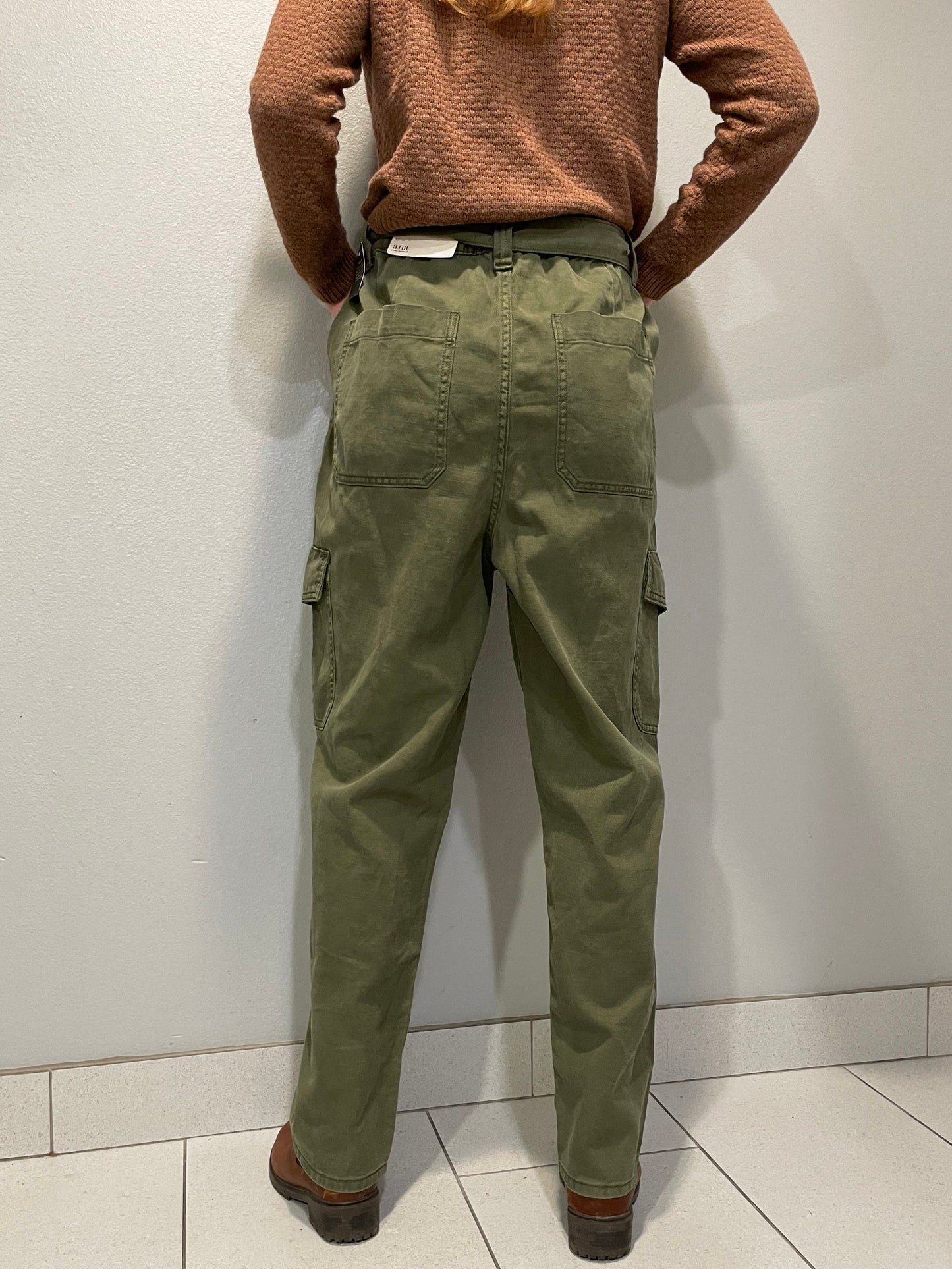 a.n.a Olive Green High-Rise Tapered Cargo Pants NWT – Size 10