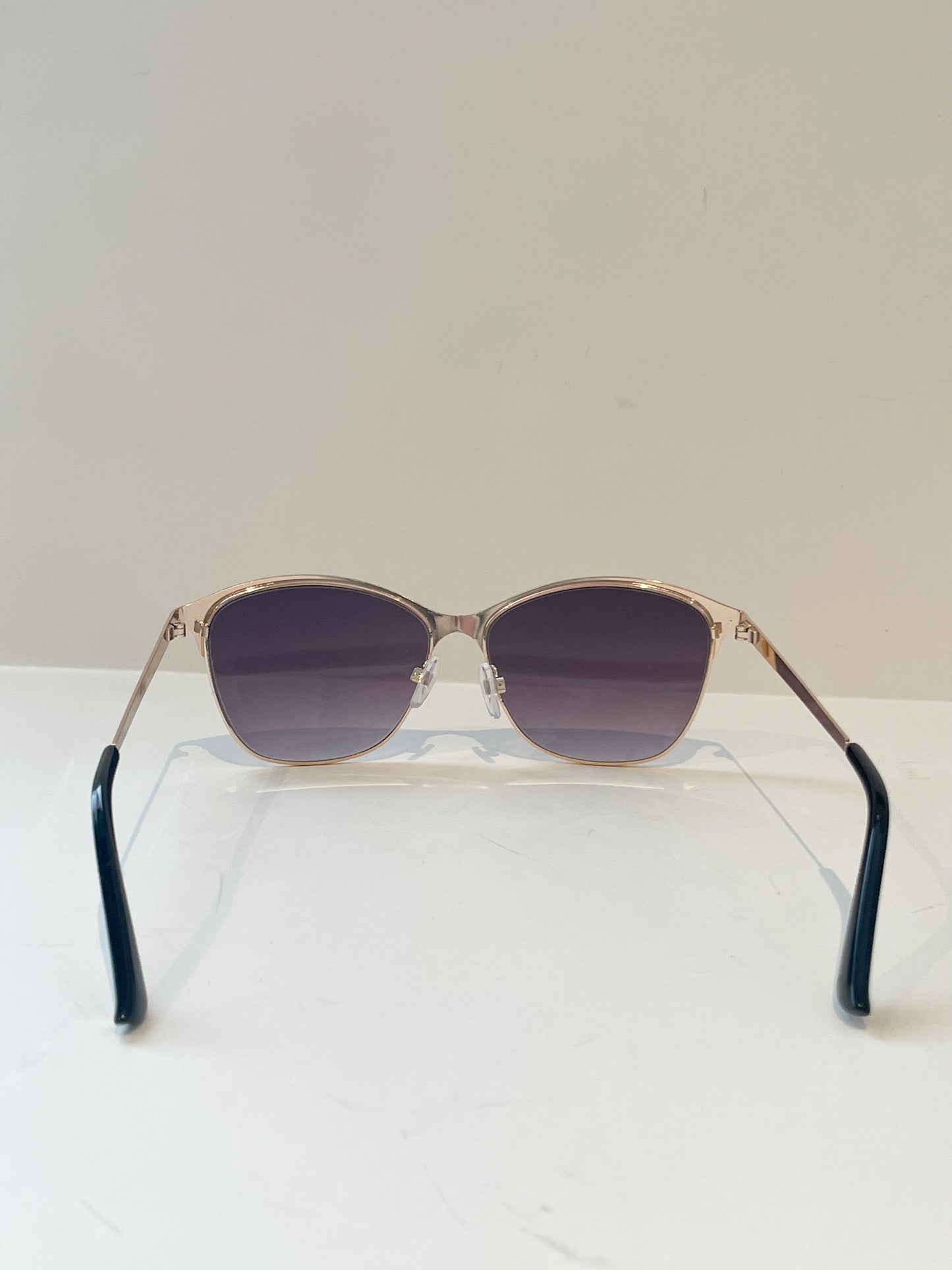 O by Oscar de la Renta Black Gold Metal Sunglasses with Ombre Lens