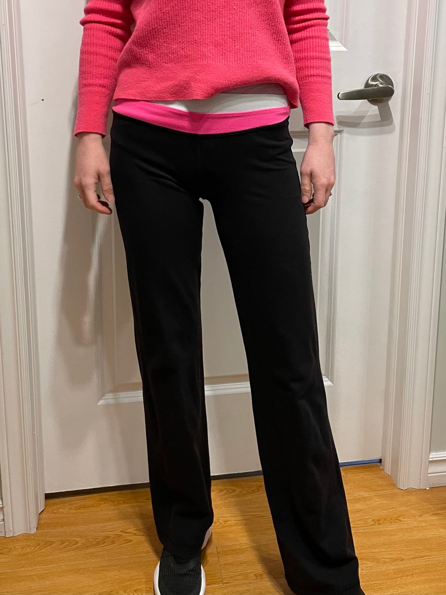 Lululemon Black Bootcut Pants with Contrast Pink Waistband – Size 6