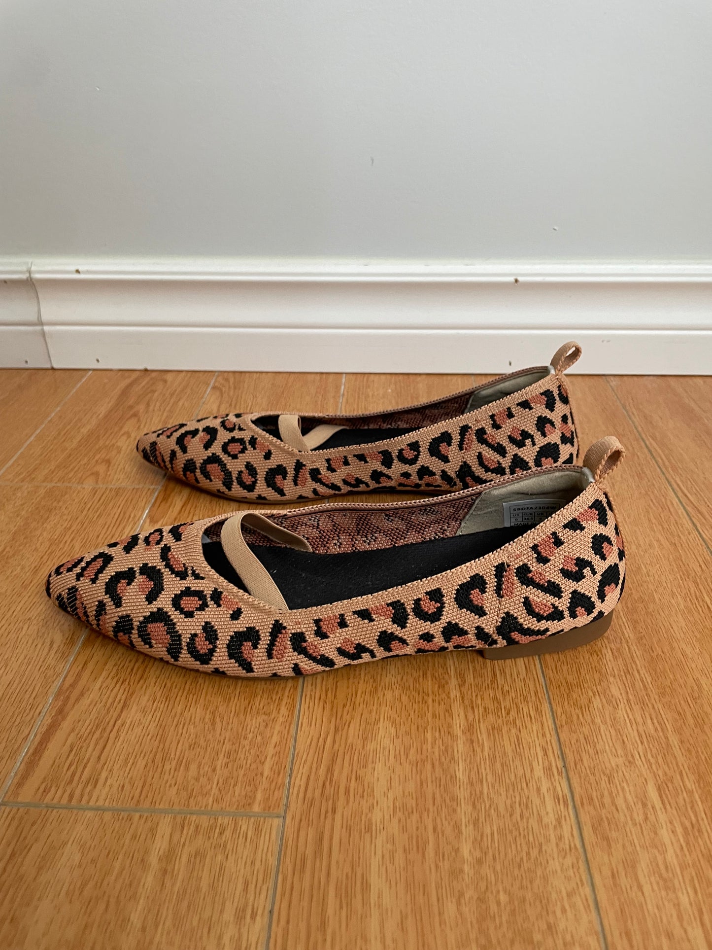 Burudani Leopard Knit Pointed Toe Flats – Tan & Black – Size 6