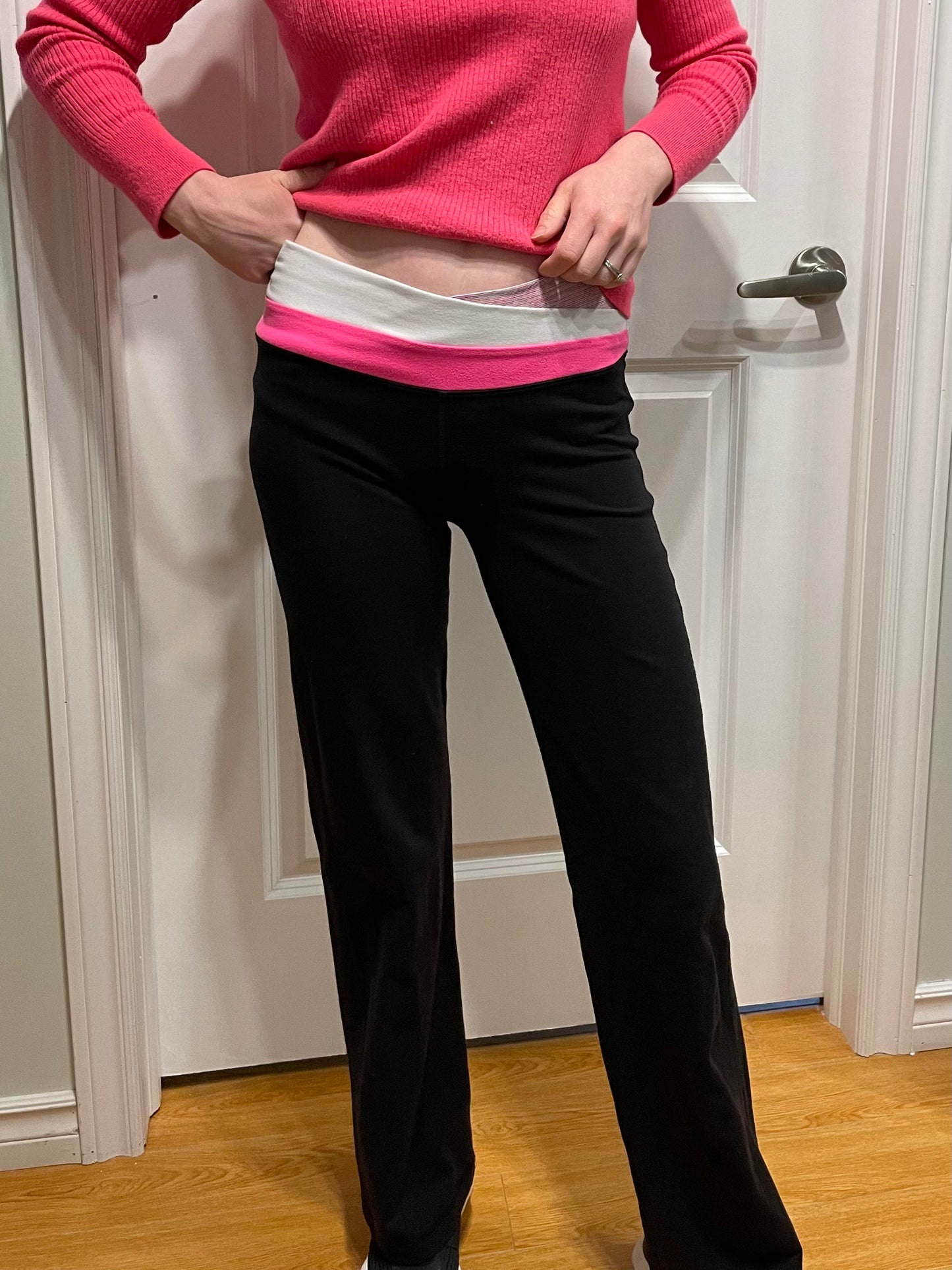 Lululemon Black Bootcut Pants with Contrast Pink Waistband – Size 6