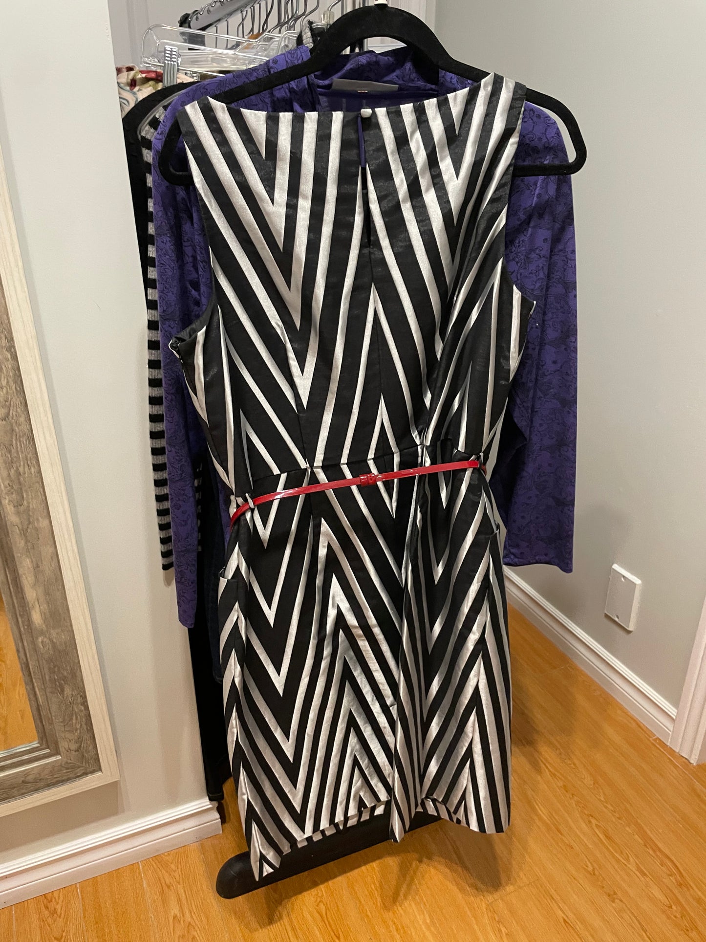 Nine West Black & Silver Chevron Sheath Dress with Red Belt – Size 14