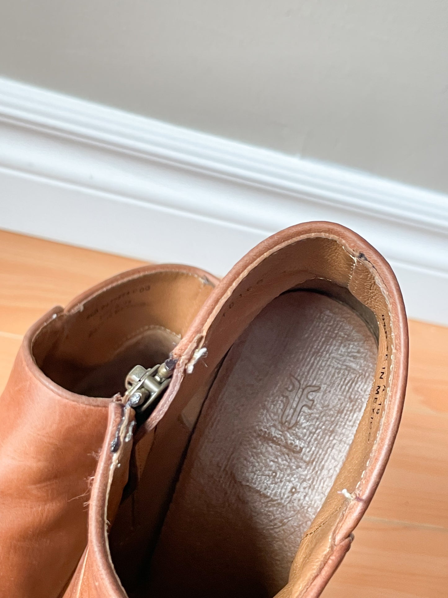 Frye Leather Carson Piping Ankle Boots in Caramel Antique - Size 8.5