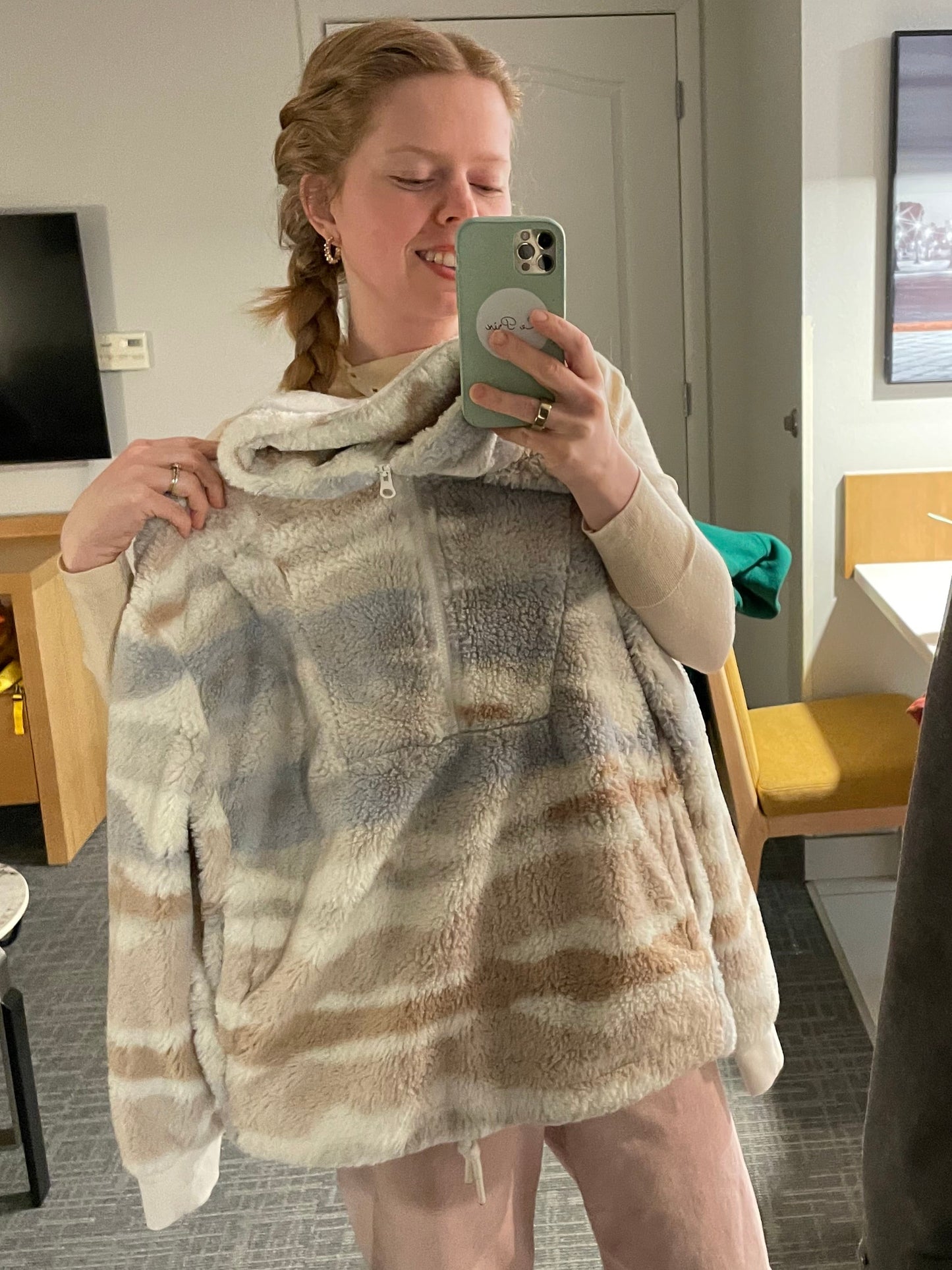 Mountain and Isles Cream & Taupe Faux Fur Half-Zip Pullover – L/XL