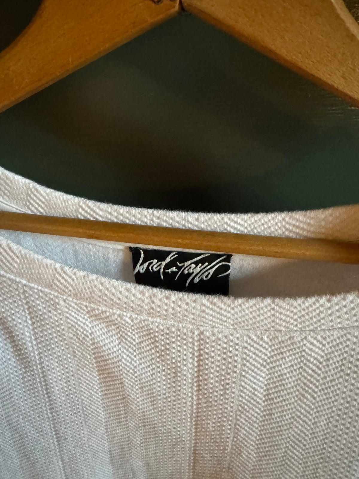 Lord & Taylor White Textured Pullover Sweater Top – Medium