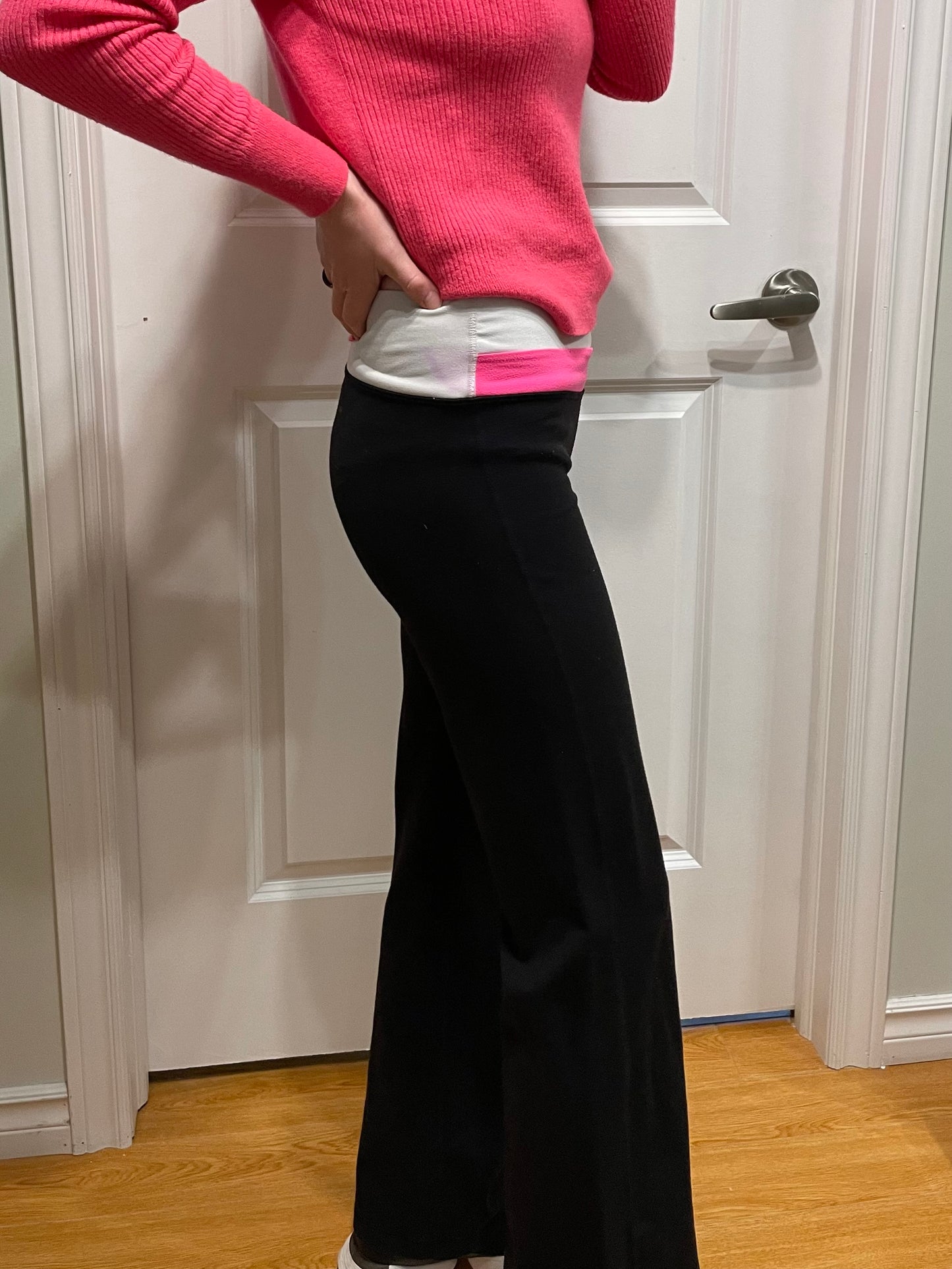 Lululemon Black Bootcut Pants with Contrast Pink Waistband – Size 6