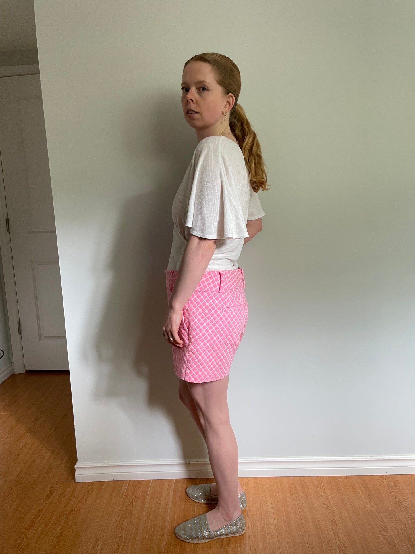 Ann Taylor Pink & White Jacquard Tailored Shorts – Size 8