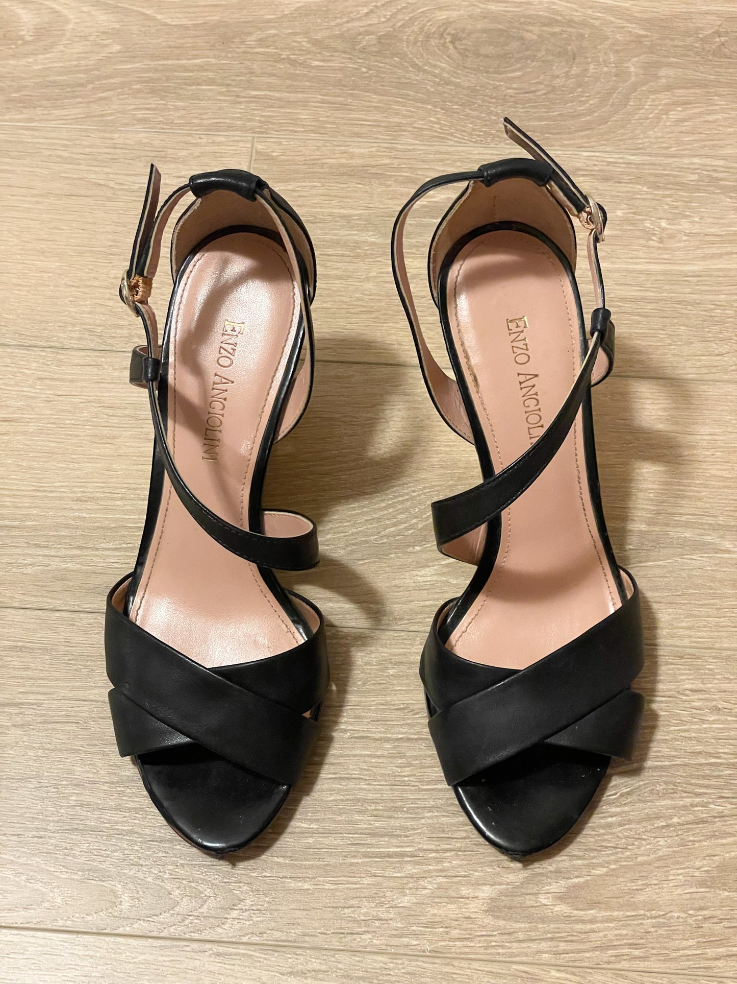 Enzo Angiolini Black Leather Strappy Sandals with Gold Wedge – Size 7.5