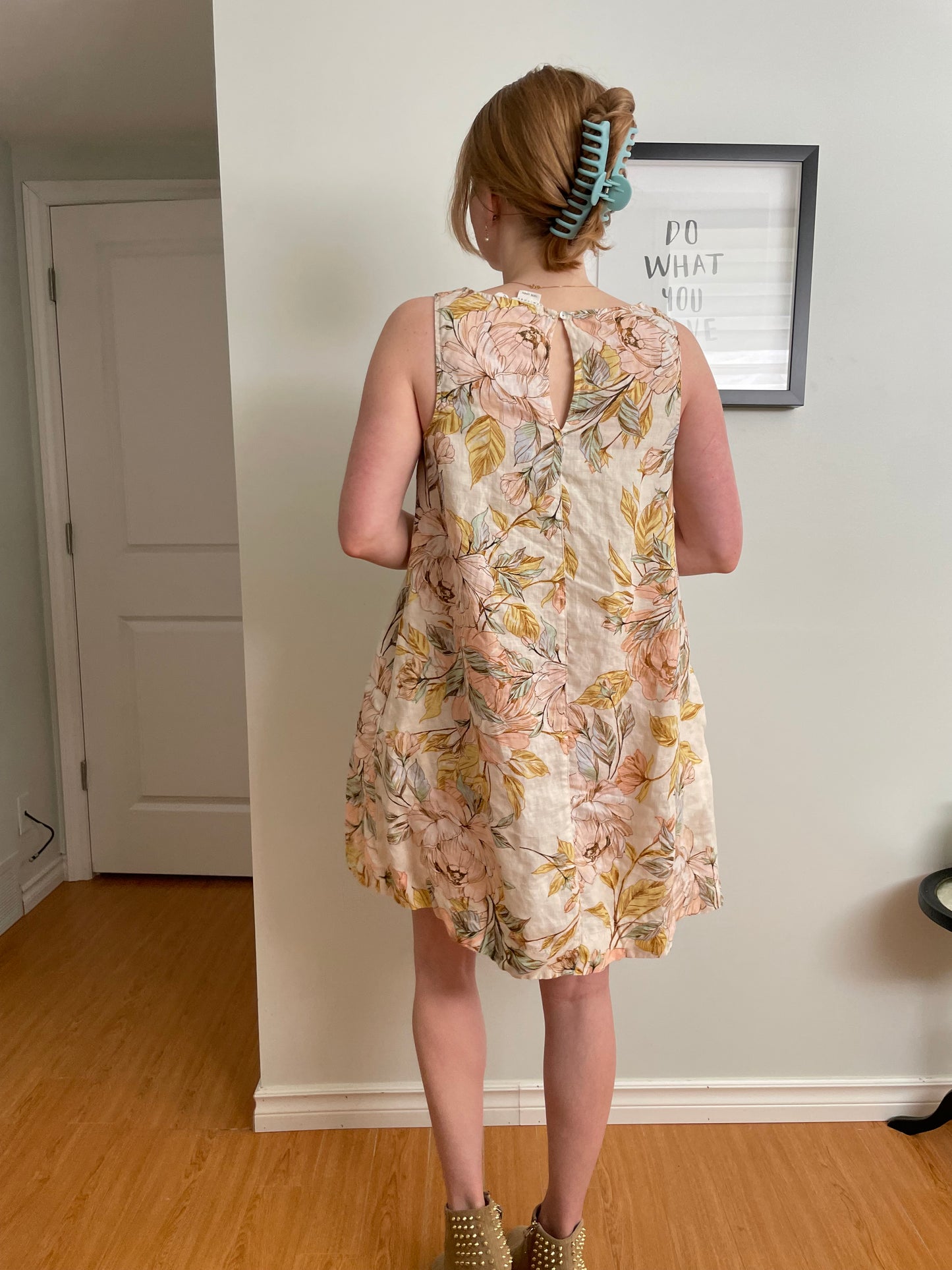 Nicole Miller Cream Floral 100% Linen Sleeveless Shift Dress - Small