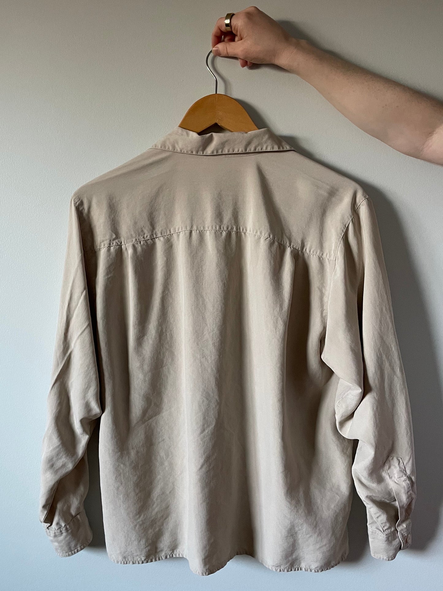 Vintage Cleo Beige 100% Silk Button-Up Shirt – Medium