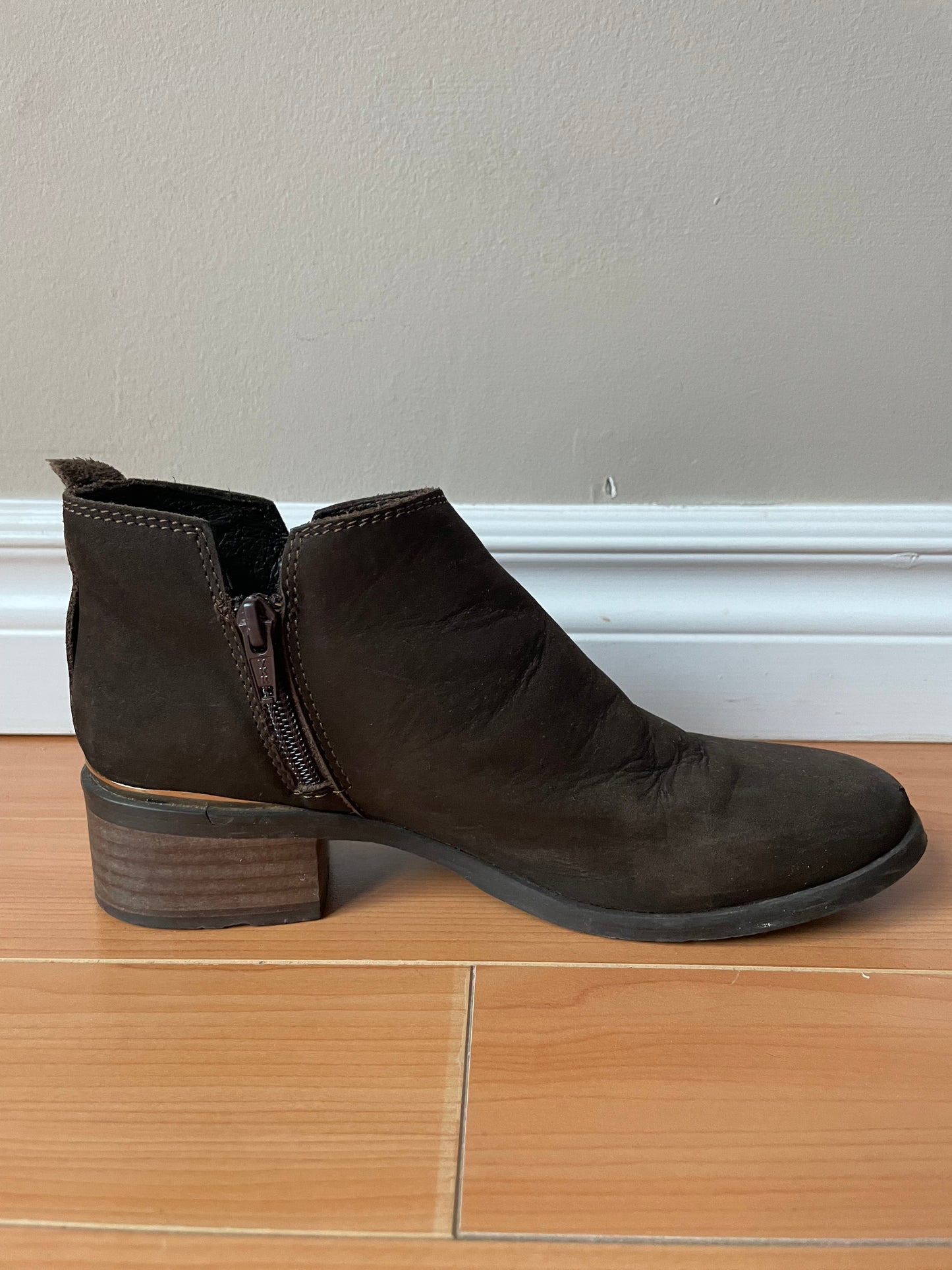 Steve Madden Kessey Brown Nubuck Leather Ankle Boots - Size 7