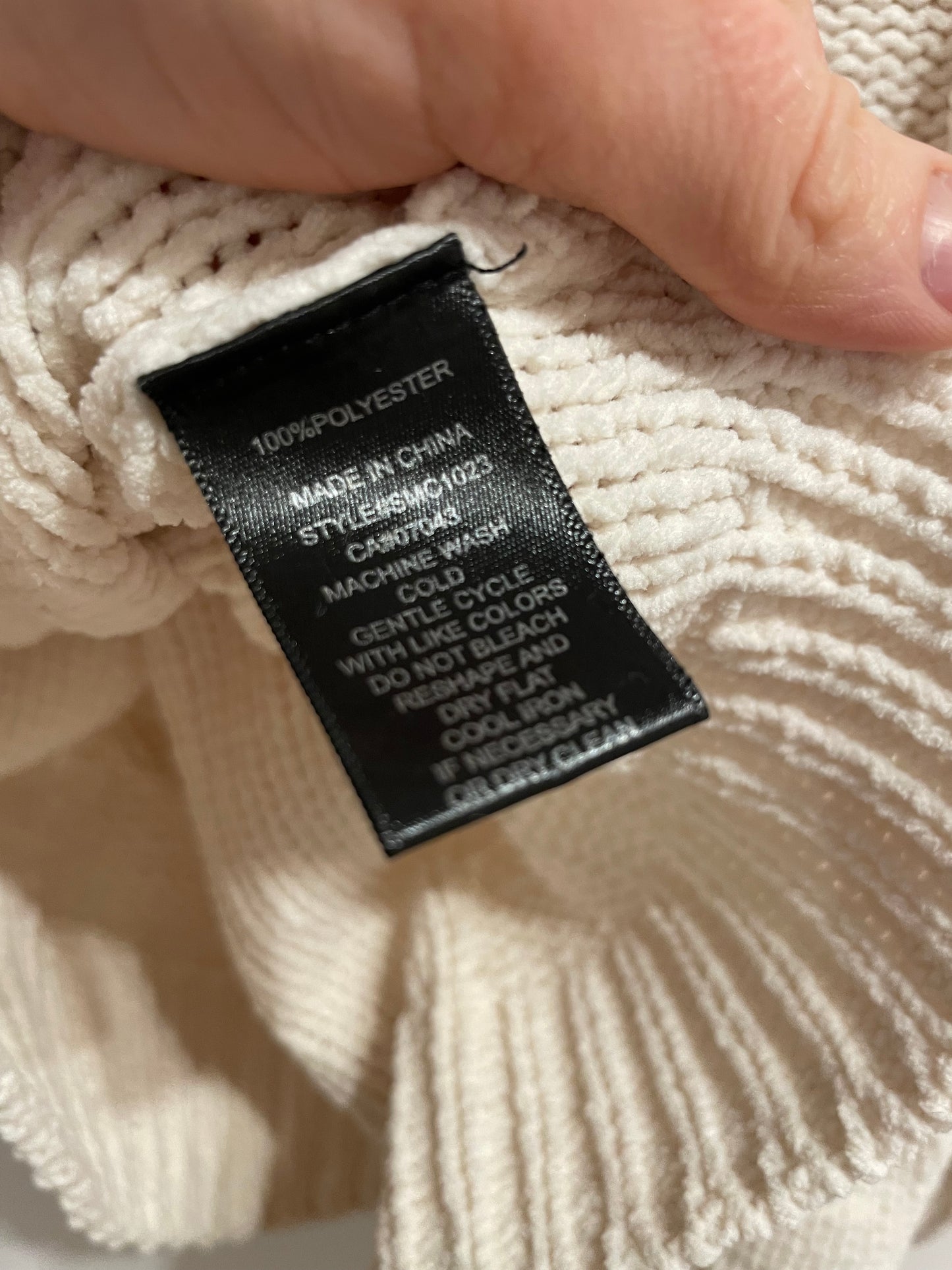 Moon & Madison Cream Cable Knit Sleeveless Sweater Vest – Small - Le Prix Fashion & Consulting