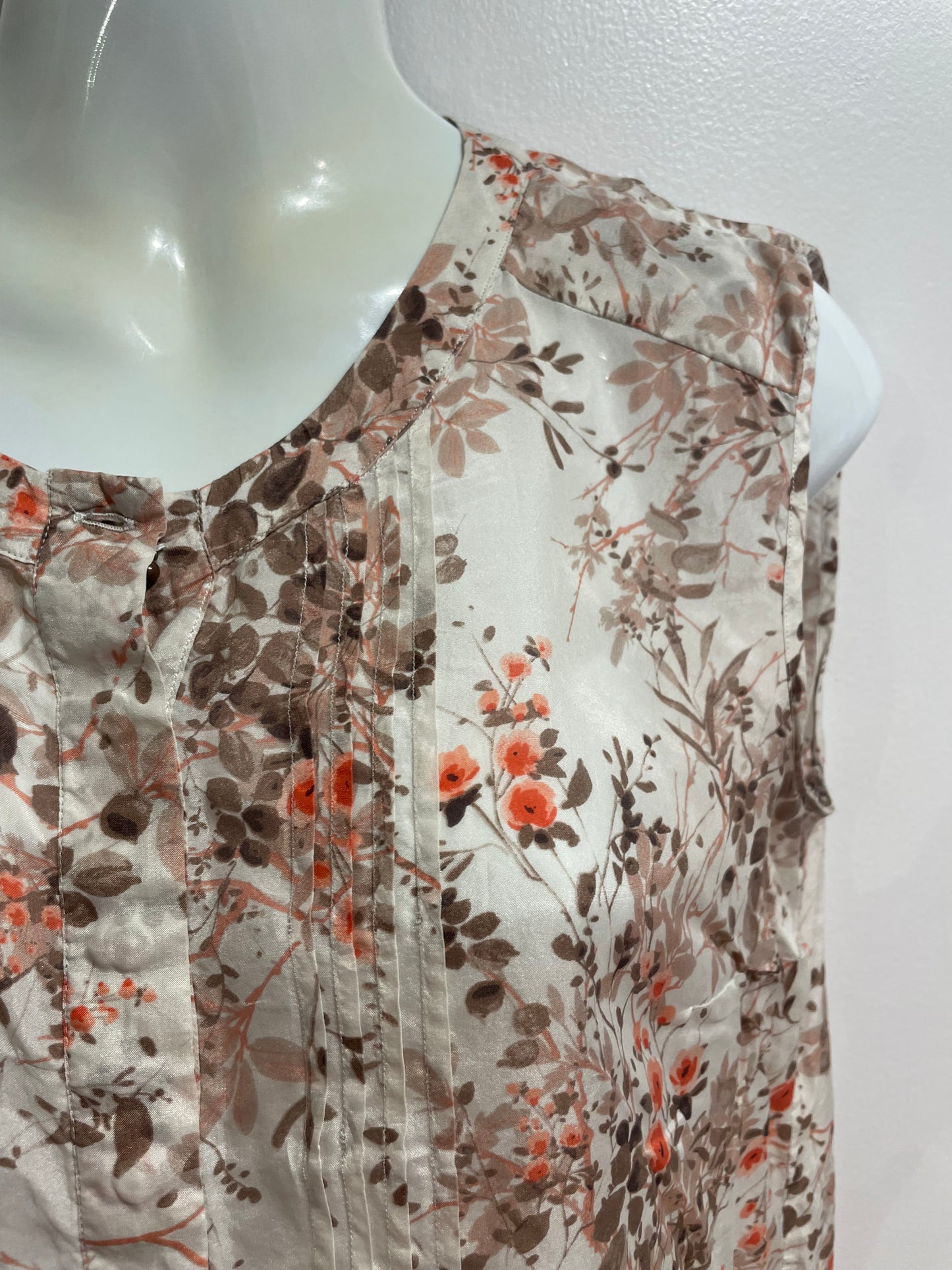 Massimo Dutti Cream Floral 100% Silk Sleeveless Button Front Blouse - Medium