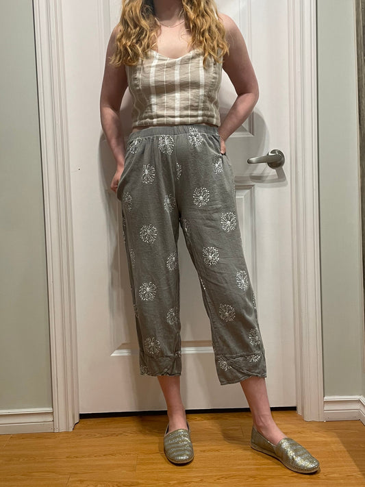Grey Printed Cropped Harem Pants – Large