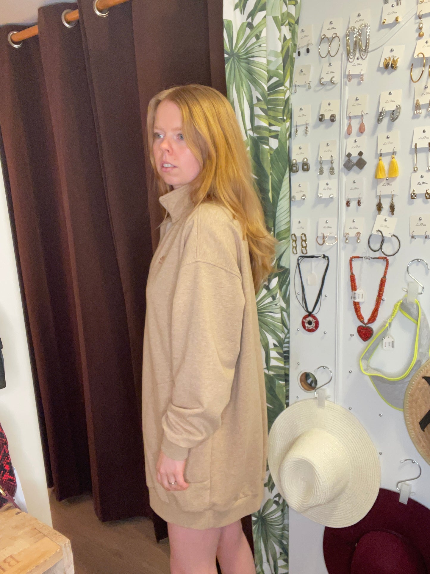 ROOTS Beige Half Zip Organic Cotton Recycled Yarn Fleece Lined Sweater Le Prix Fashion & Consulting ROOTS Beige Half Zip Organic Cotton Recycled Yarn Fleece Lined Sweater Le Prix Fashion & Consulting