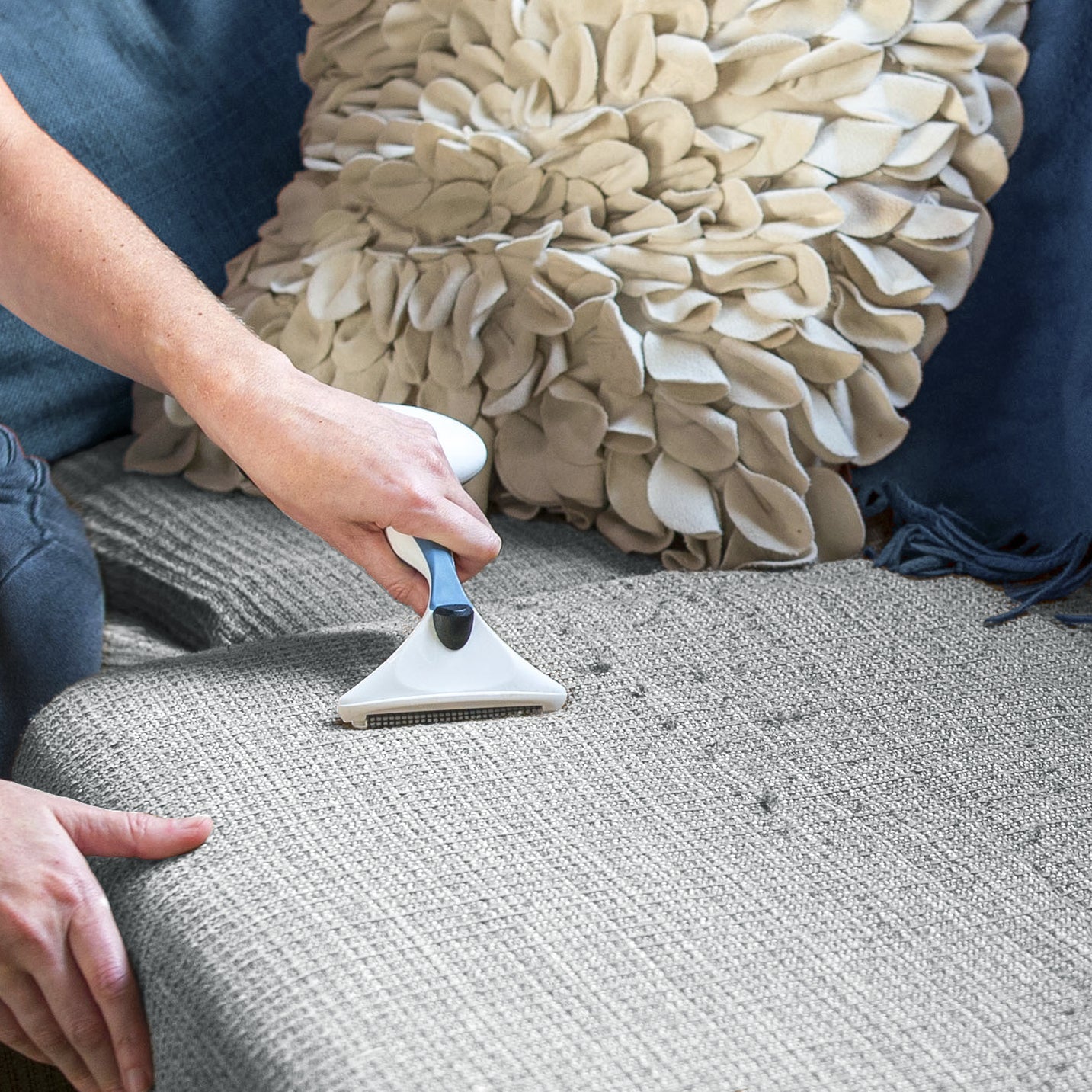 Gleener Reusable Fabric Shaver Depiller & Lint Brush - Ergonomic Size