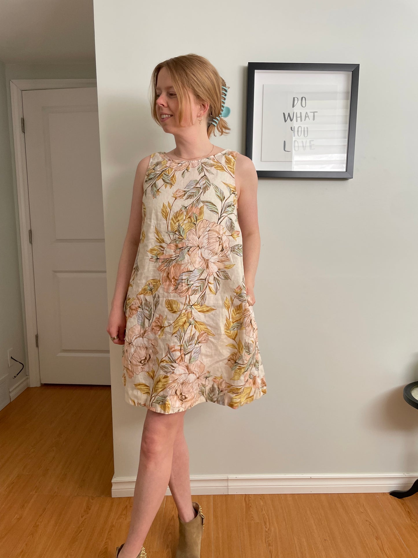 Nicole Miller Cream Floral 100% Linen Sleeveless Shift Dress - Small