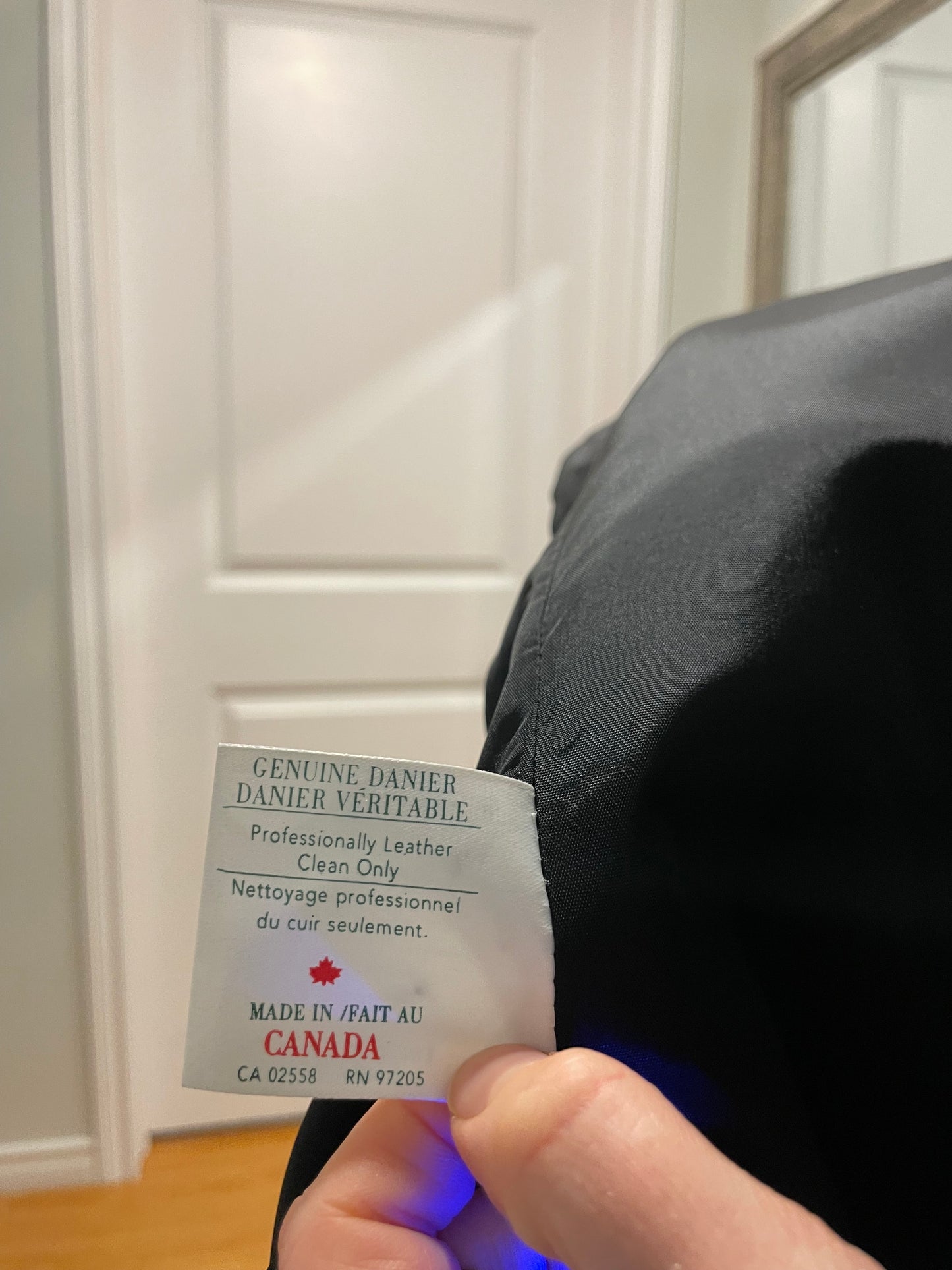 Danier Black Genuine Leather Tailored Blazer – Medium