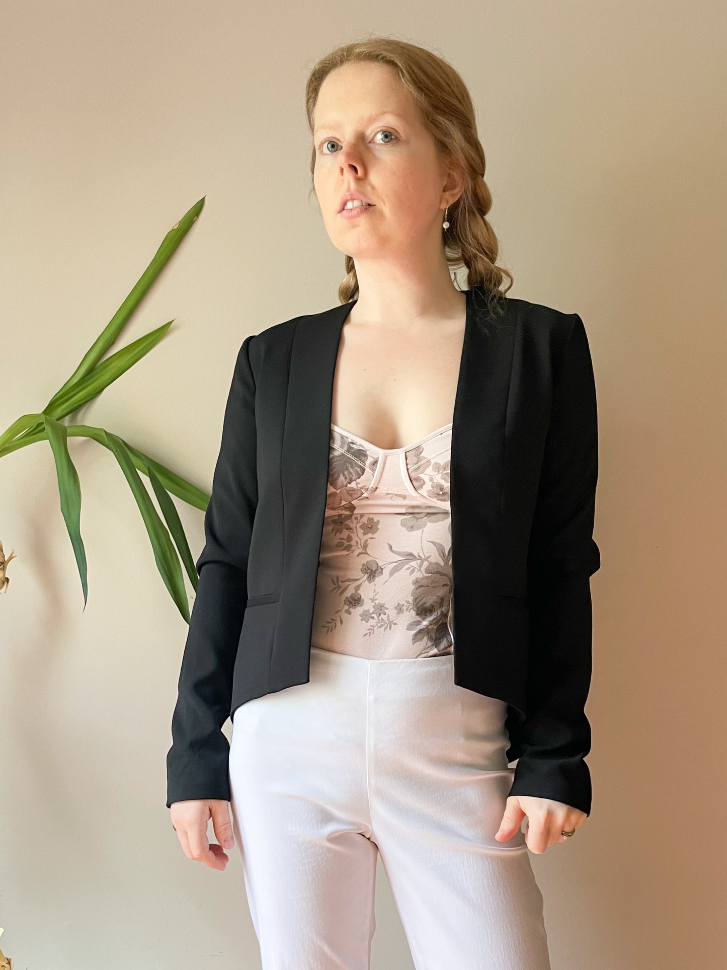 Tahari Black Collarless Open Hi-Low Blazer - Size 2