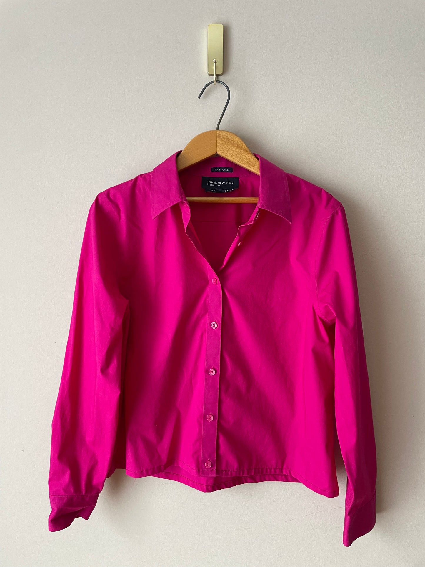 Jones New York Hot Pink Easy Care Stretch Cotton Cropped Button Up Shirt - Medium