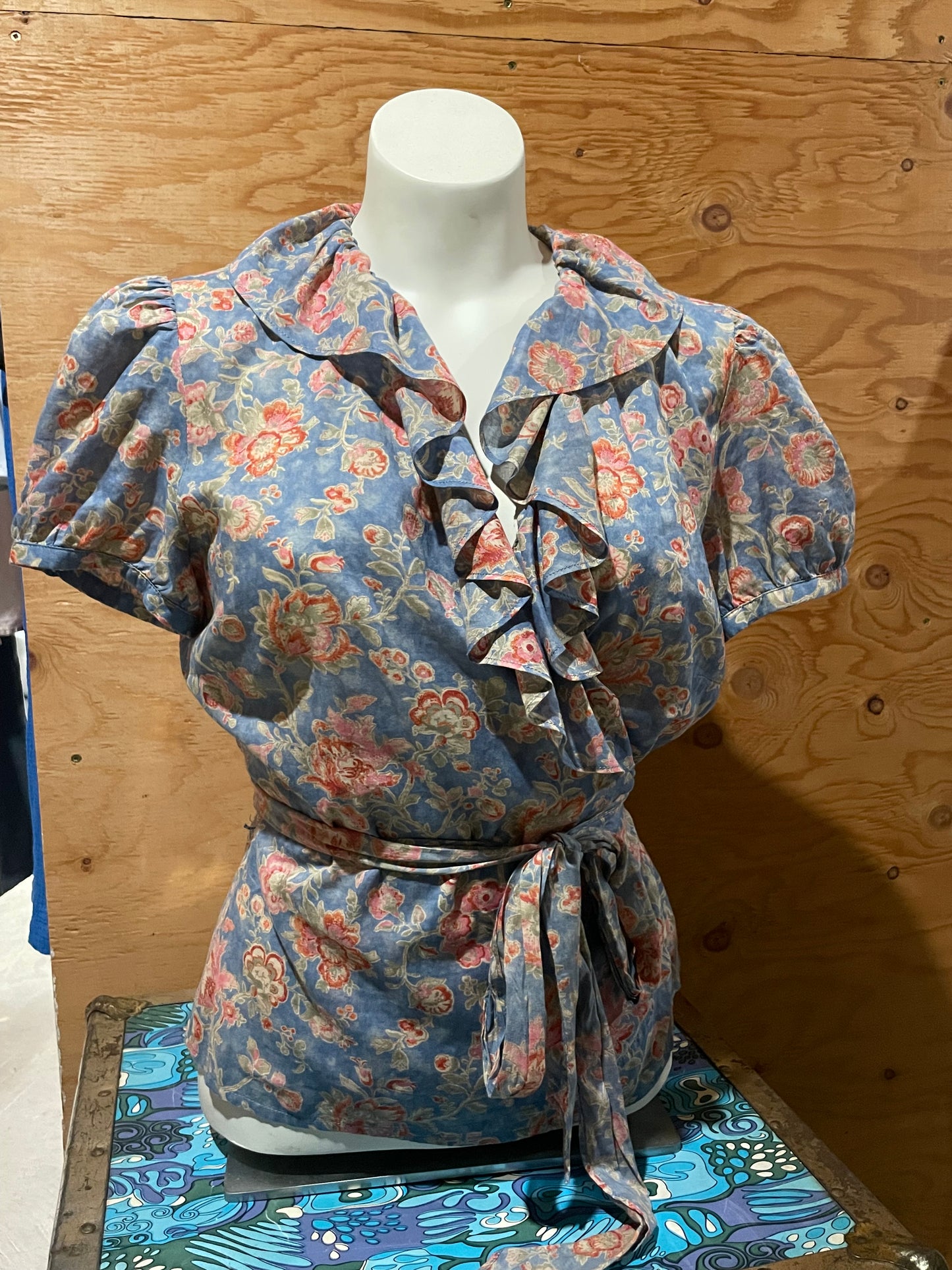 Lauren Jeans Co. Ralph Lauren  Blue Floral Cotton Wrap Top – Small
