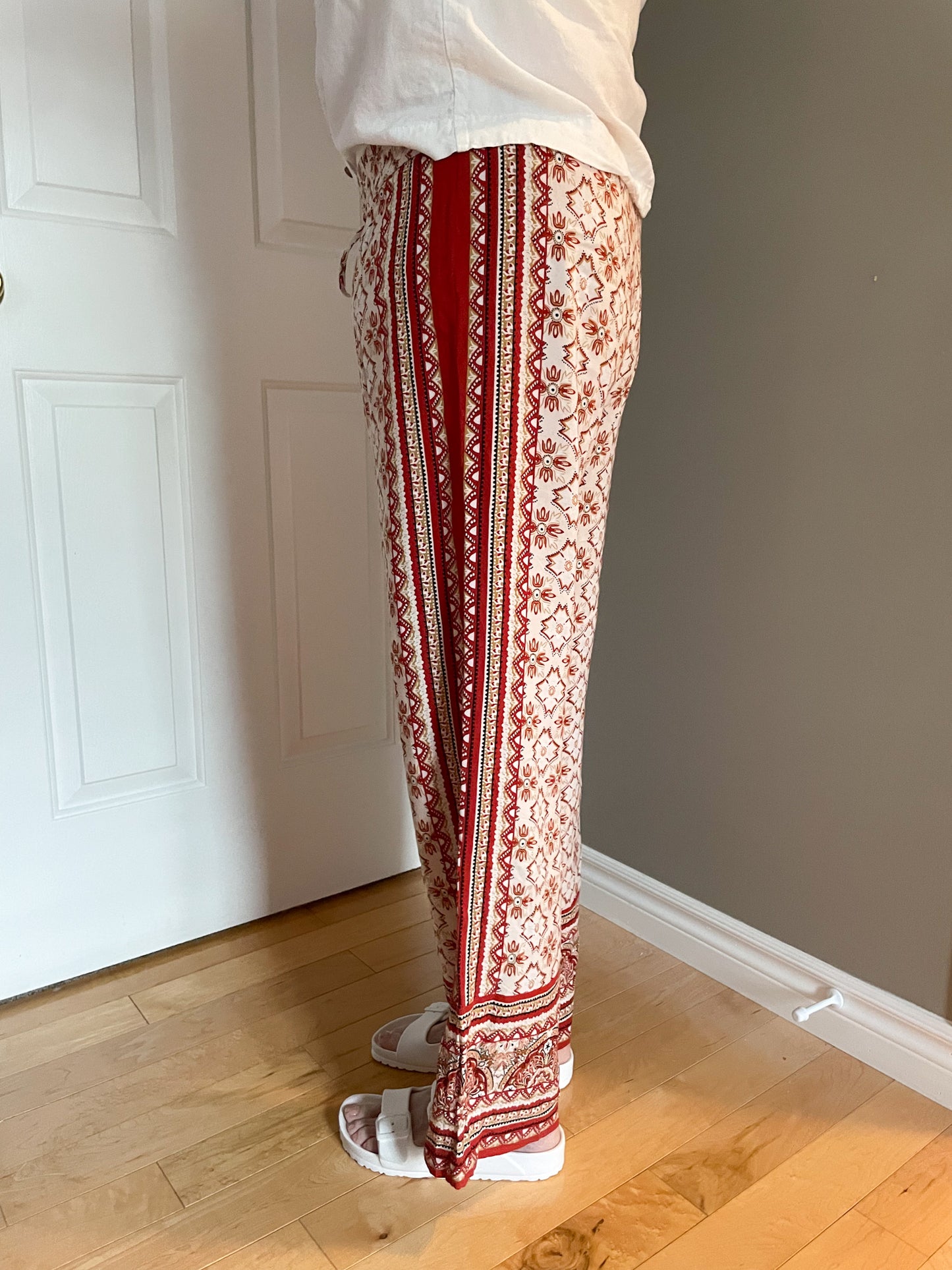Lucy & Laurel Red Printed Boho Rayon Pants – Size Medium