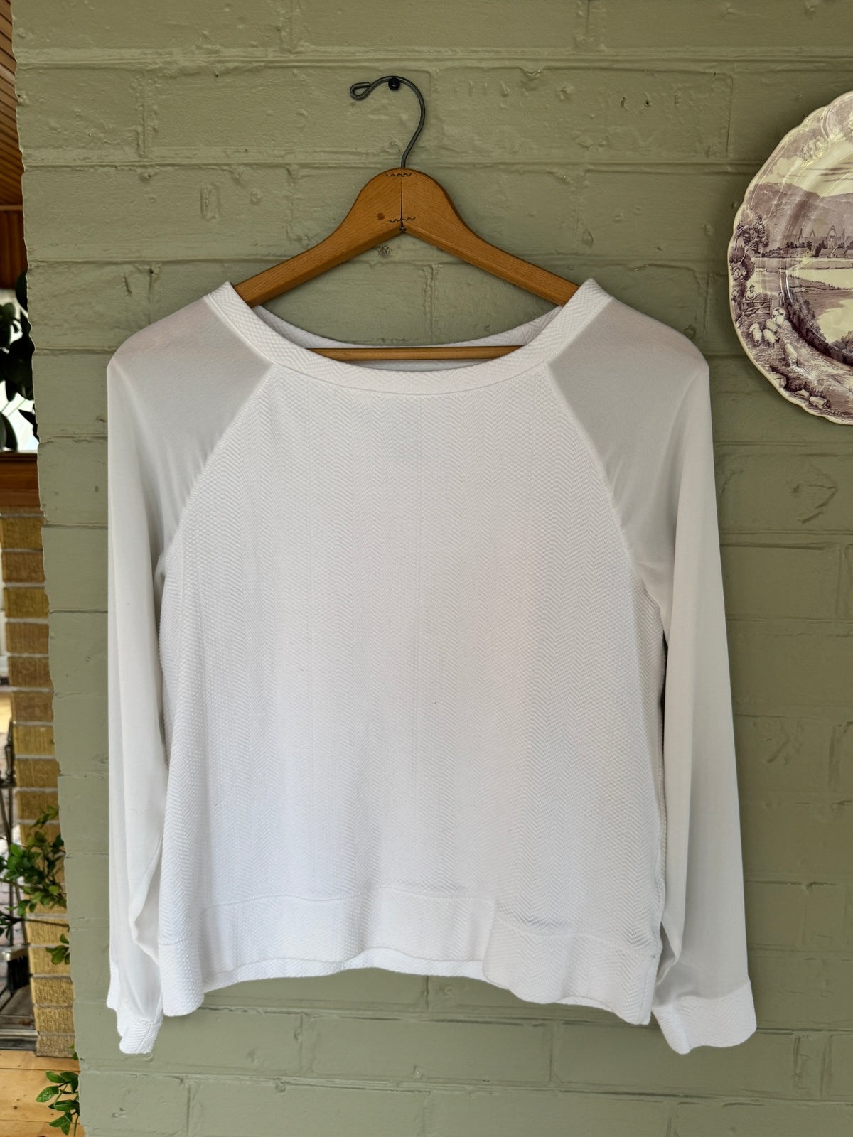Lord & Taylor White Textured Pullover Sweater Top – Medium