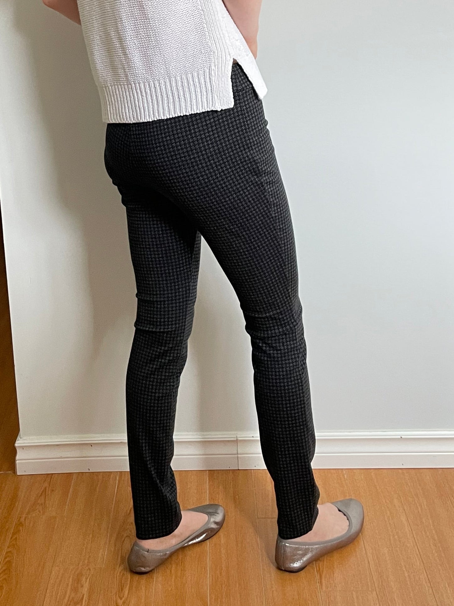 White House Black Market Grey Houndstooth Ponte Pants - Small
