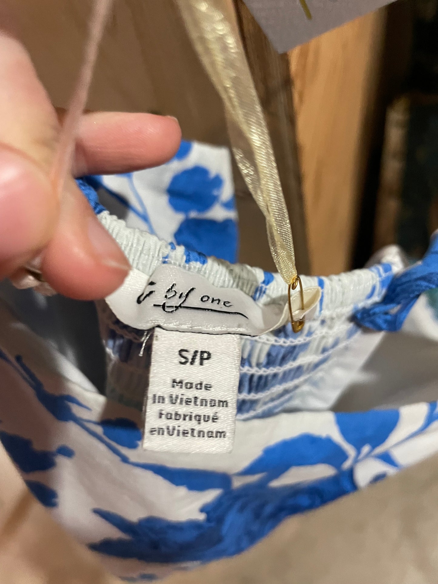 C By One Blue & White Floral Cotton Crop Top NWT  – Small