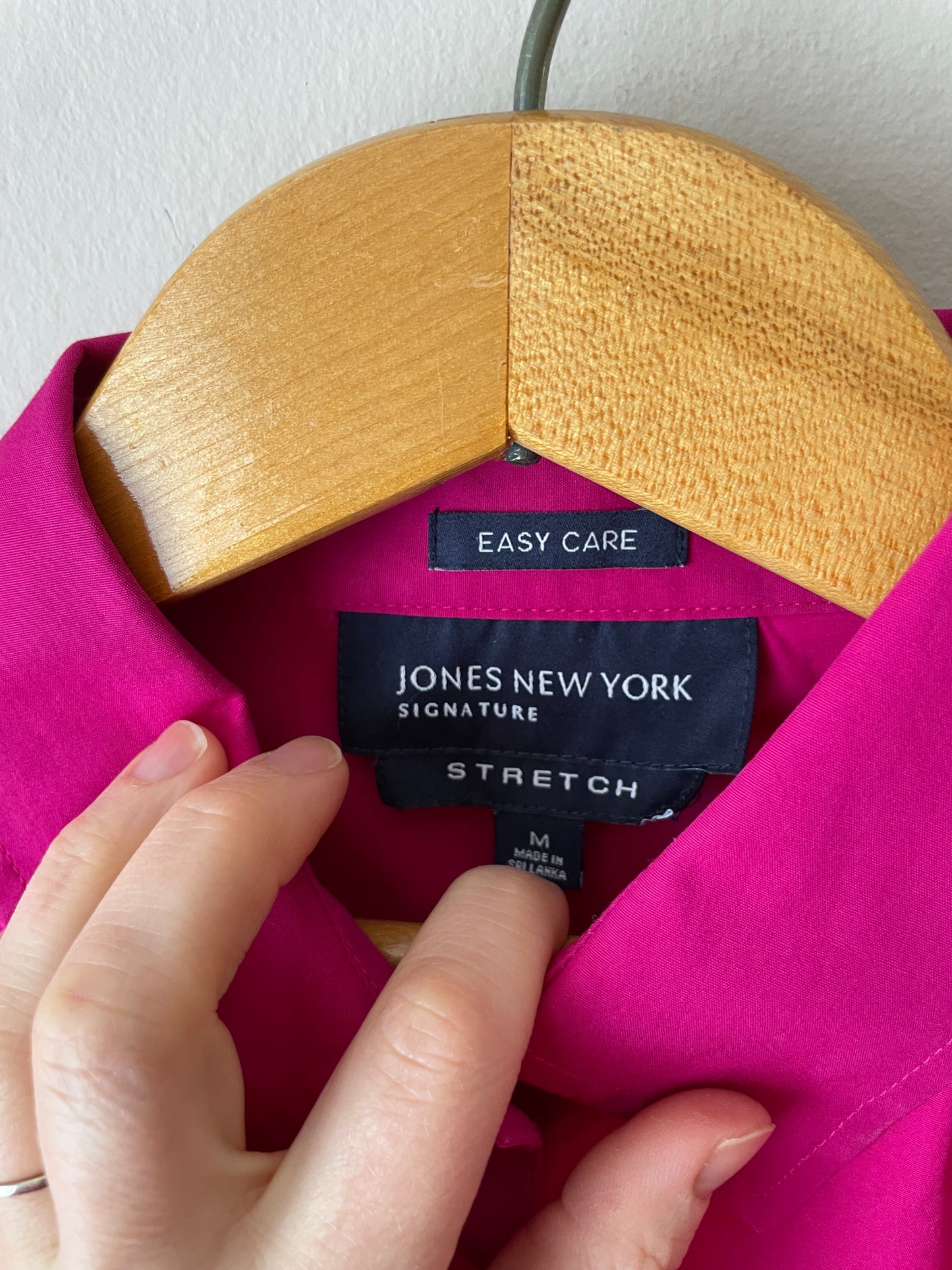 Jones New York Hot Pink Easy Care Stretch Cotton Cropped Button Up Shirt - Medium