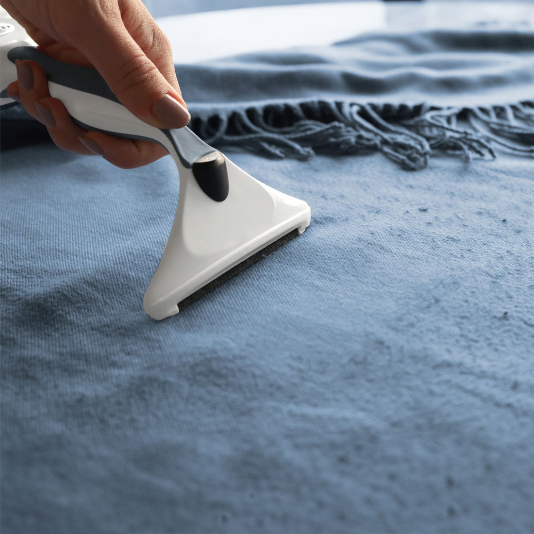 Gleener Reusable Fabric Shaver Depiller & Lint Brush - Ergonomic Size
