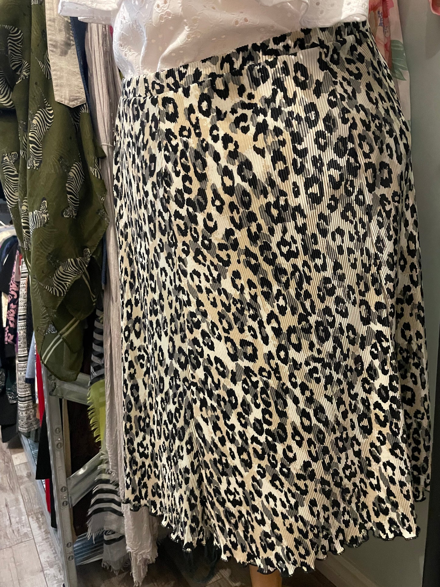 Jaclyn Smith Cream + Black Leopard Pleated Lettuce Hem Midi Skirt - XL