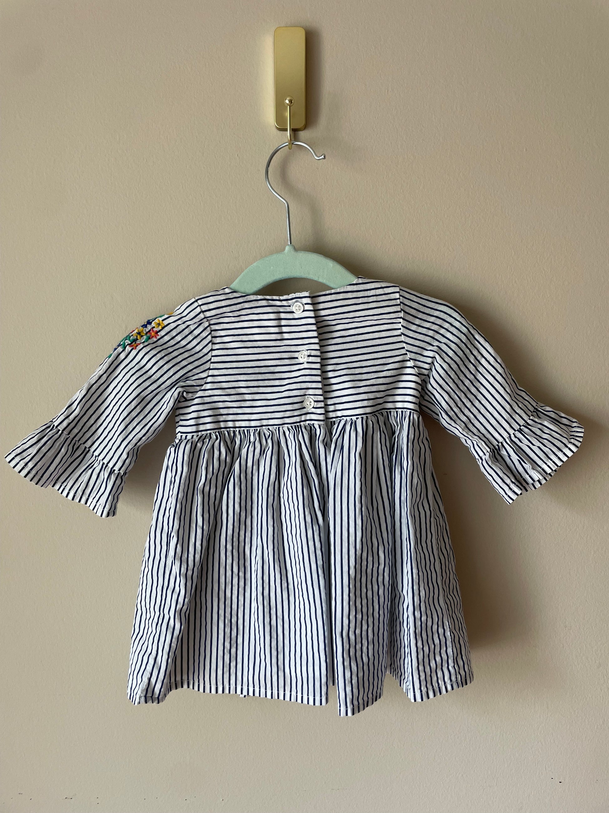 Baby GAP Navy Stripe Embroidered Cotton Dress Size 36M Le Prix Fashion & Consulting Baby GAP Navy Stripe Embroidered Cotton Dress Size 36M Le Prix Fashion & Consulting