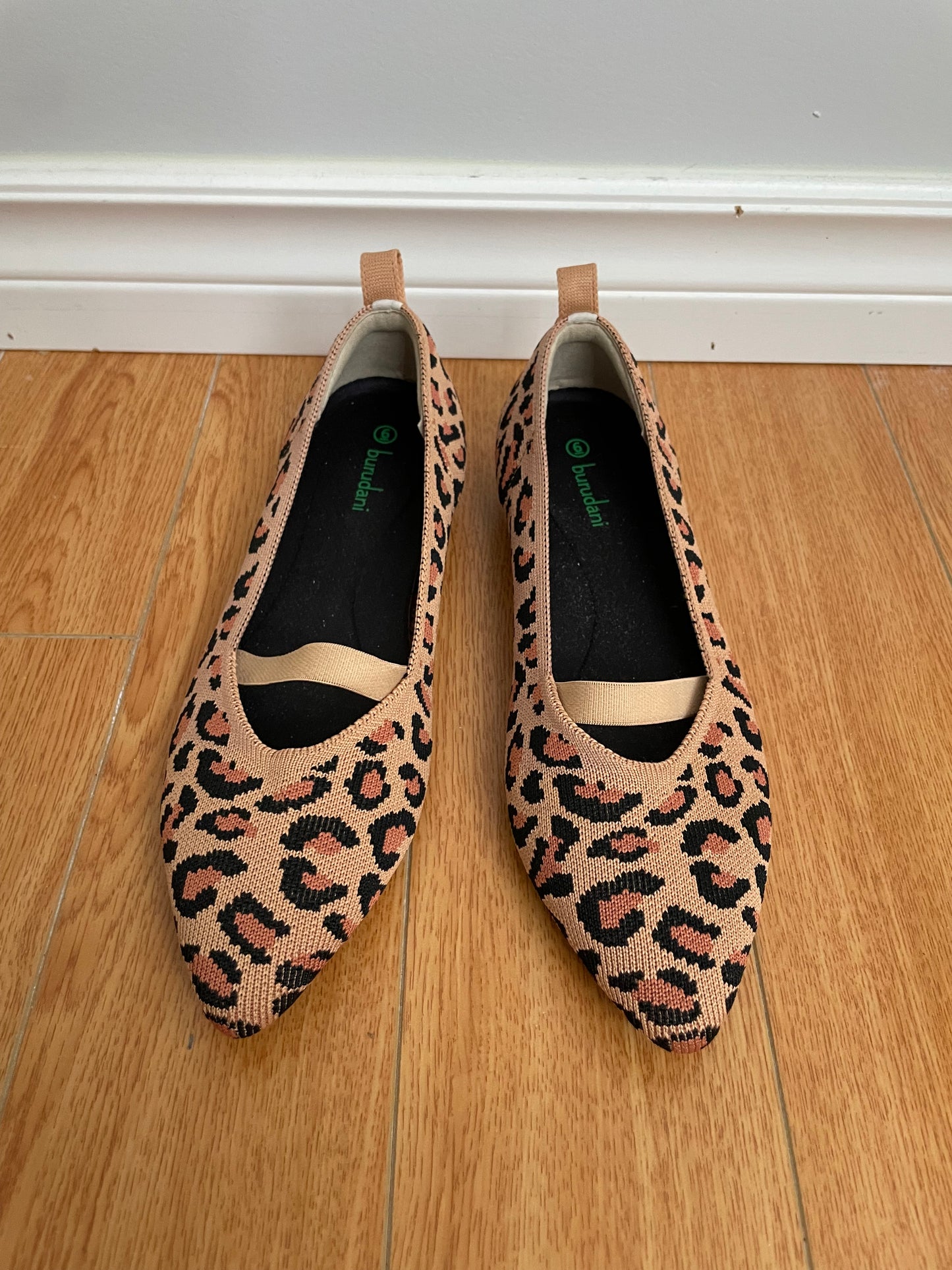 Burudani Leopard Knit Pointed Toe Flats – Tan & Black – Size 6