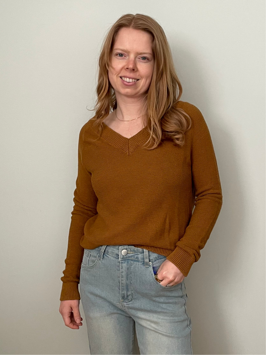 Manor Woman Camel Linen Blend V-Neck Knit Sweater – Small