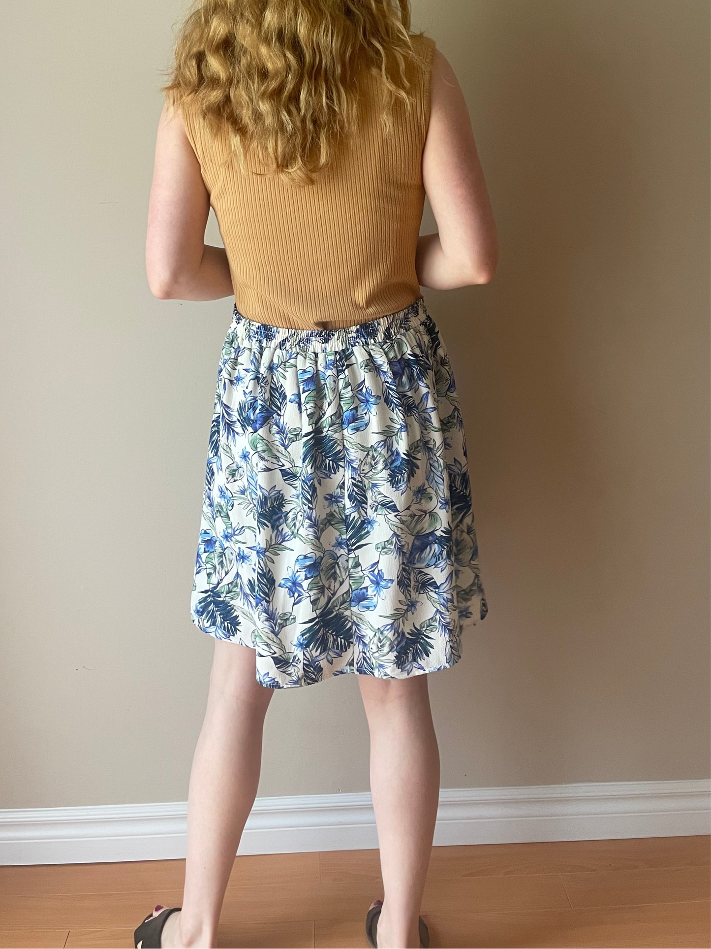 Skies Are Blue White & Blue Tropical Print Pleated Skirt – S/M