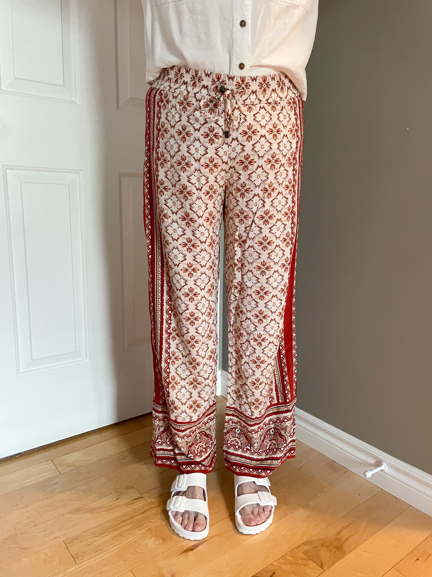 Lucy & Laurel Red Printed Boho Rayon Pants – Size Medium
