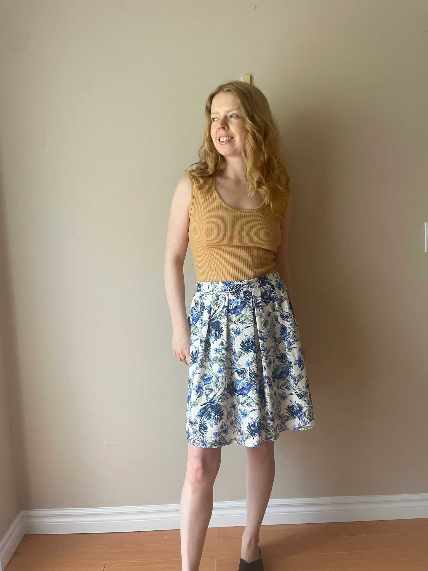 Skies Are Blue White & Blue Tropical Print Pleated Skirt – S/M