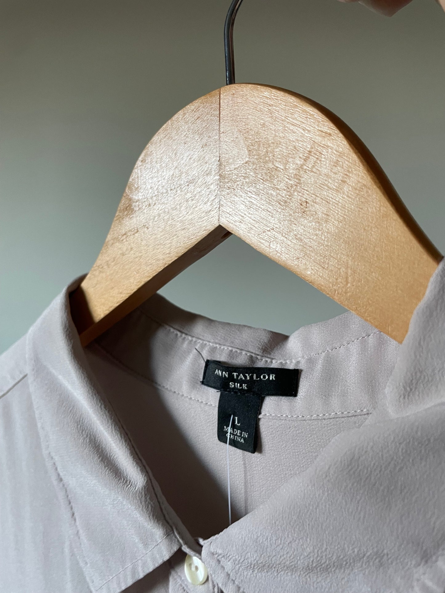 Ann Taylor Pearly Oyster 100% Silk Button-Up Shirt – Large