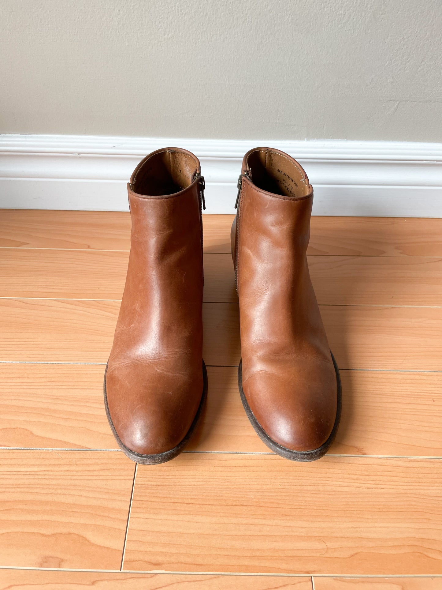 Frye Leather Carson Piping Ankle Boots in Caramel Antique - Size 8.5