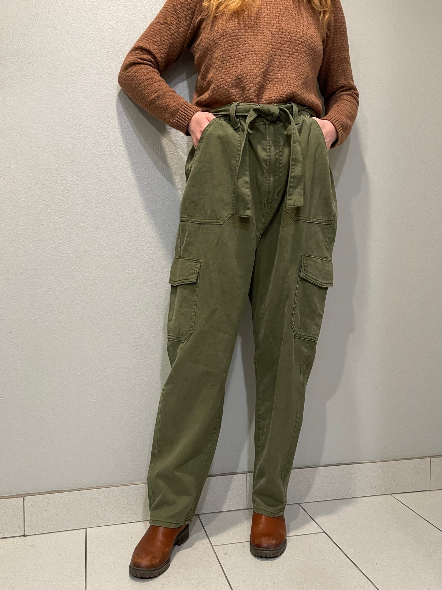 a.n.a Olive Green High-Rise Tapered Cargo Pants NWT – Size 10
