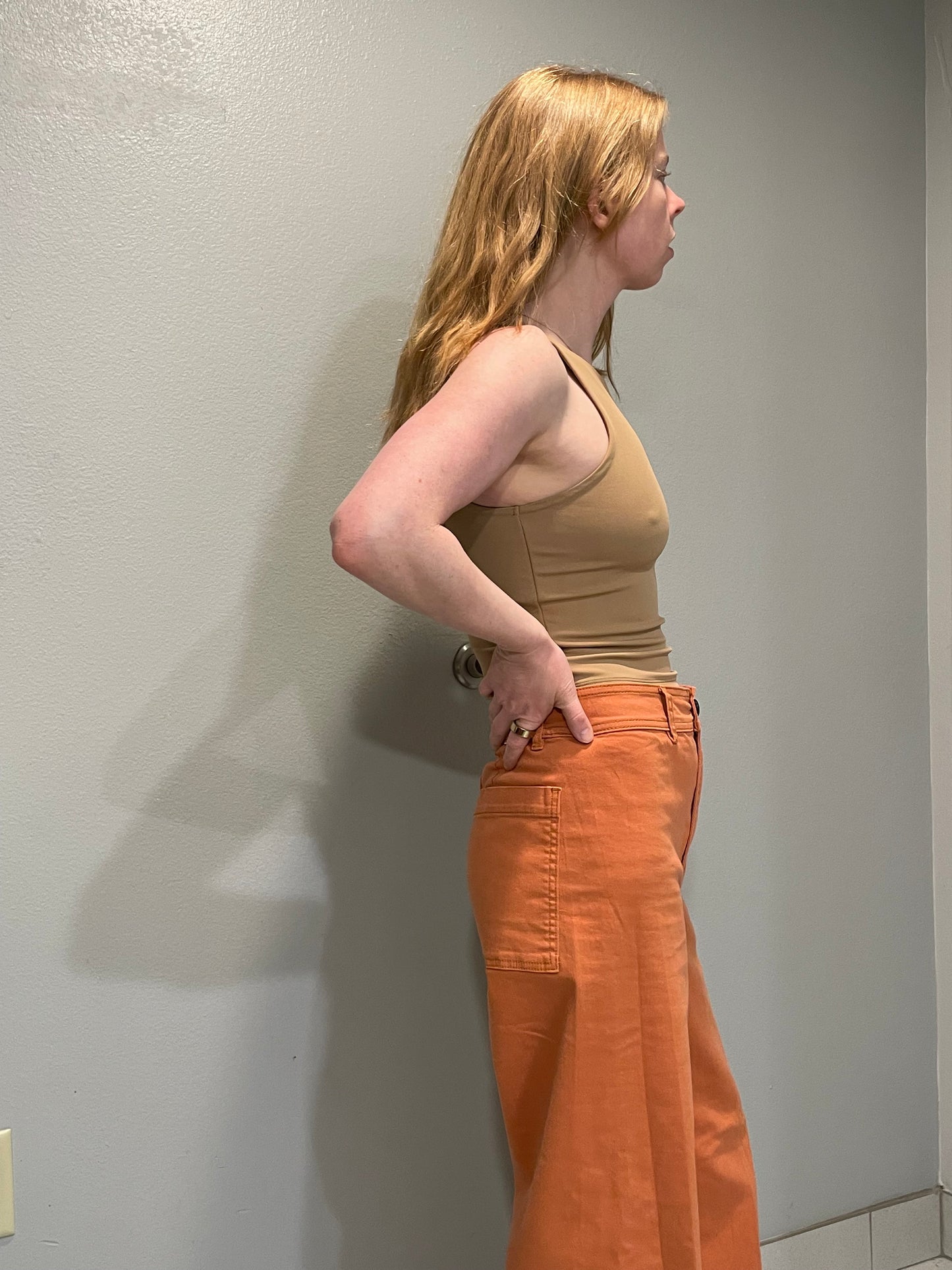 Express Body Contour Tan Sleeveless High-Neck Tank – Small