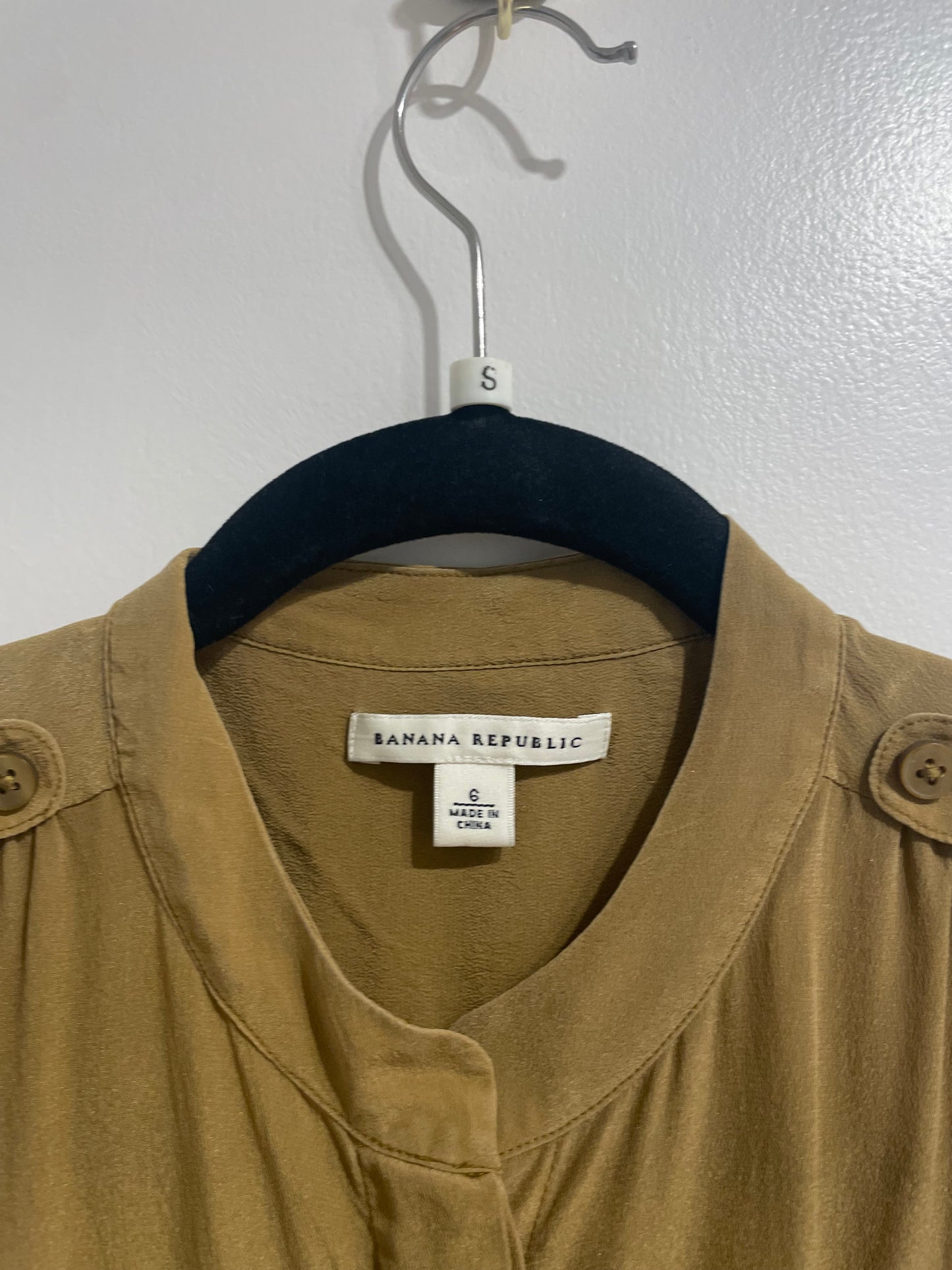 Banana Republic Mustard Silk Sleeveless Utility Blouse - Size 6
