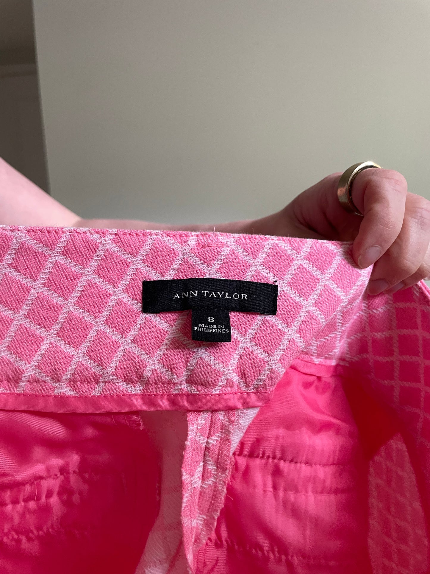 Ann Taylor Pink & White Jacquard Tailored Shorts – Size 8